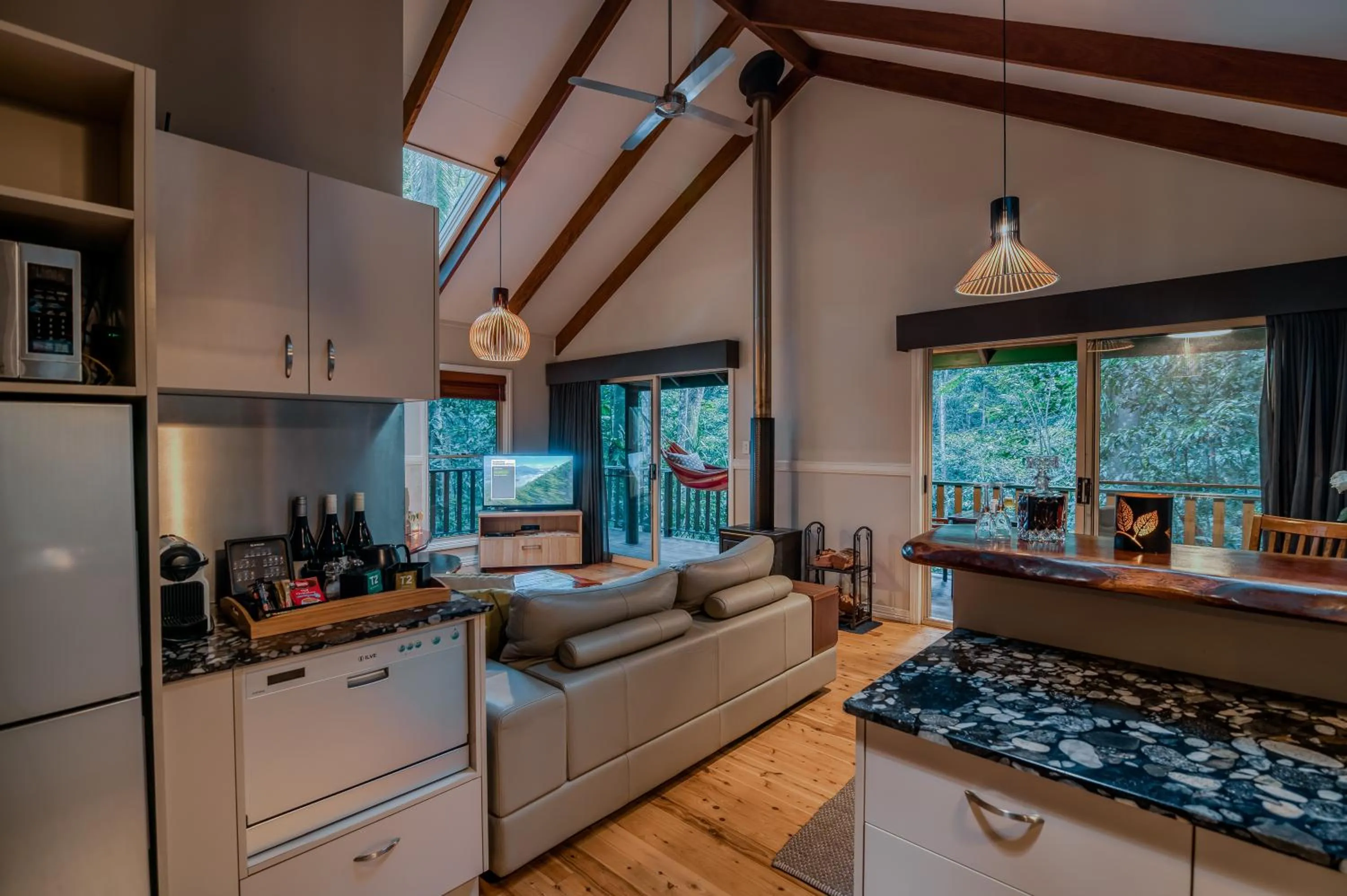 Kitchen or kitchenette in Narrows Escape Rainforest Retreat