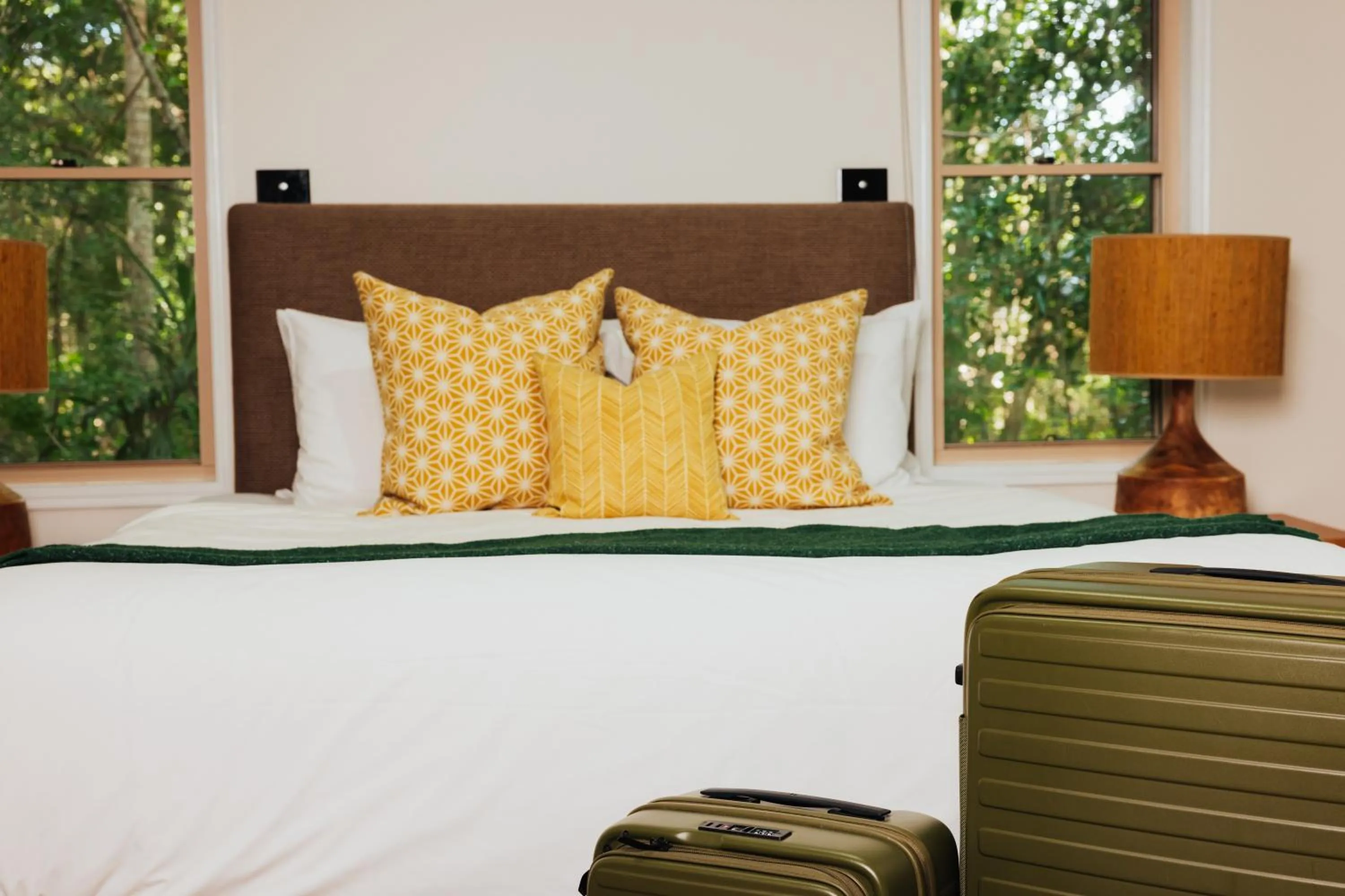 Bed in Narrows Escape Rainforest Retreat