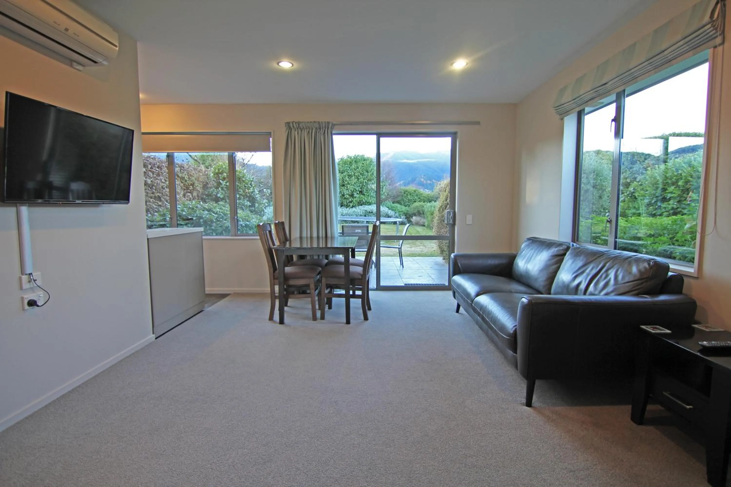 Living room in Hanmer Apartments