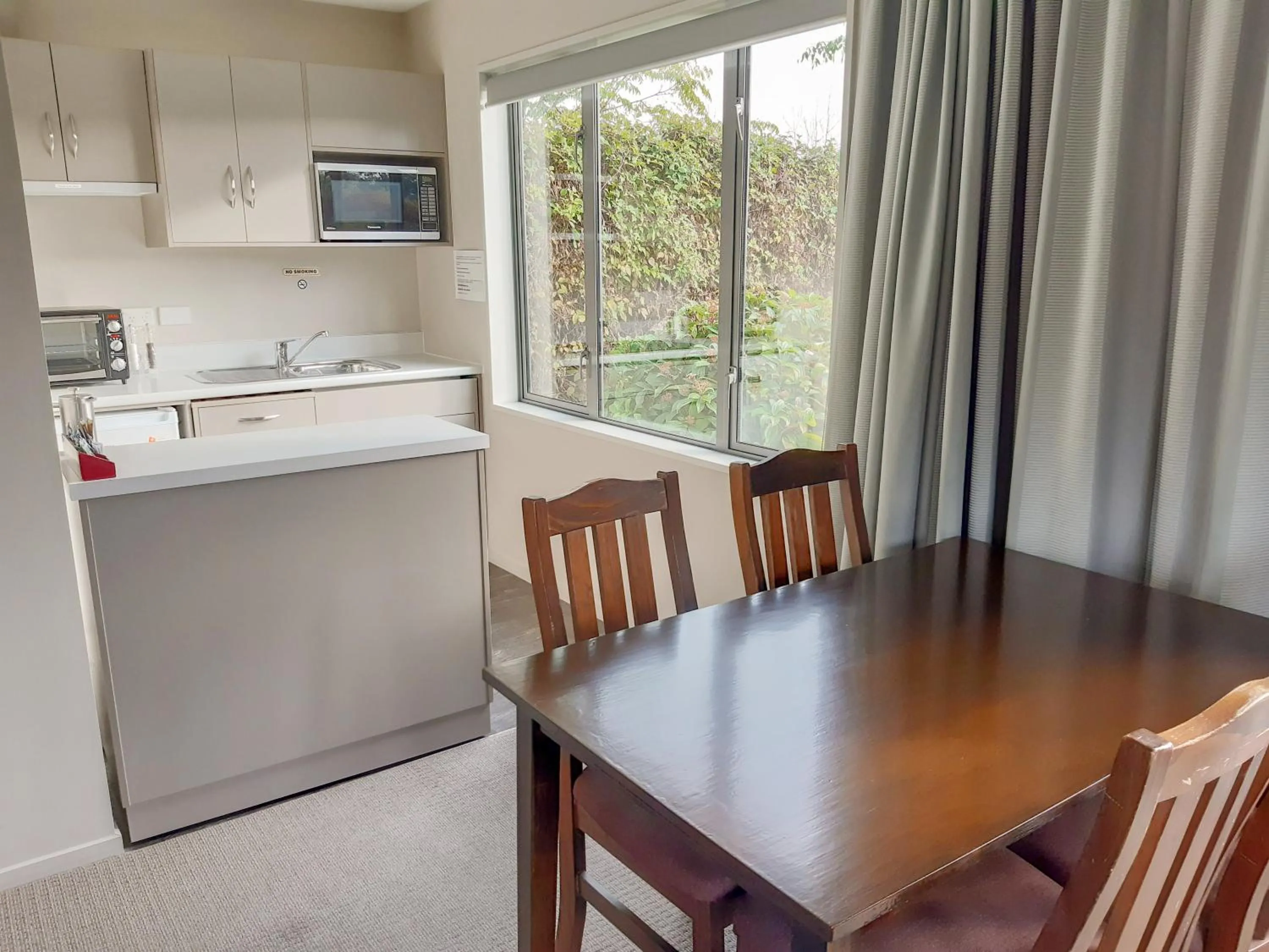 Kitchen or kitchenette in Hanmer Apartments