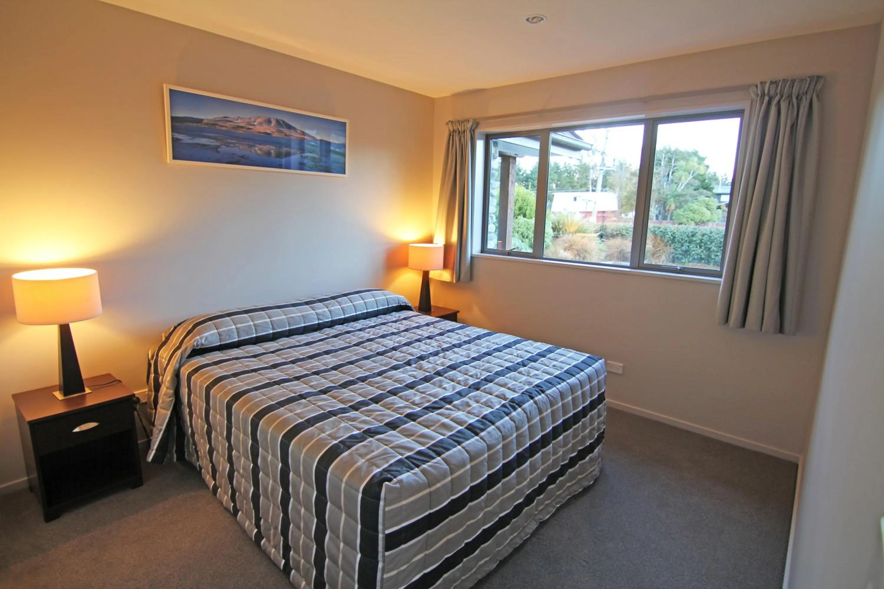 Bedroom, Bed in Hanmer Apartments