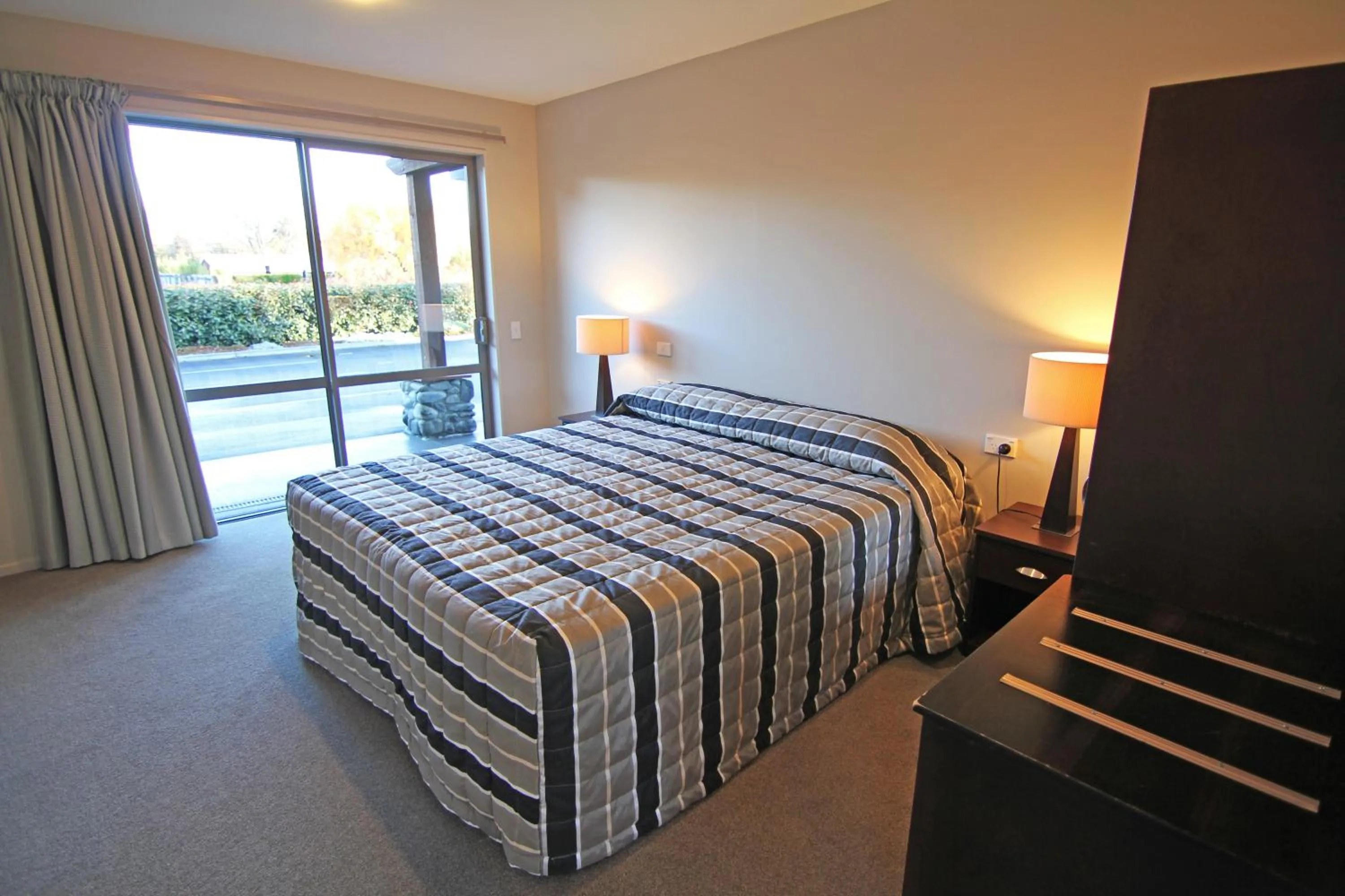 Bedroom, Bed in Hanmer Apartments