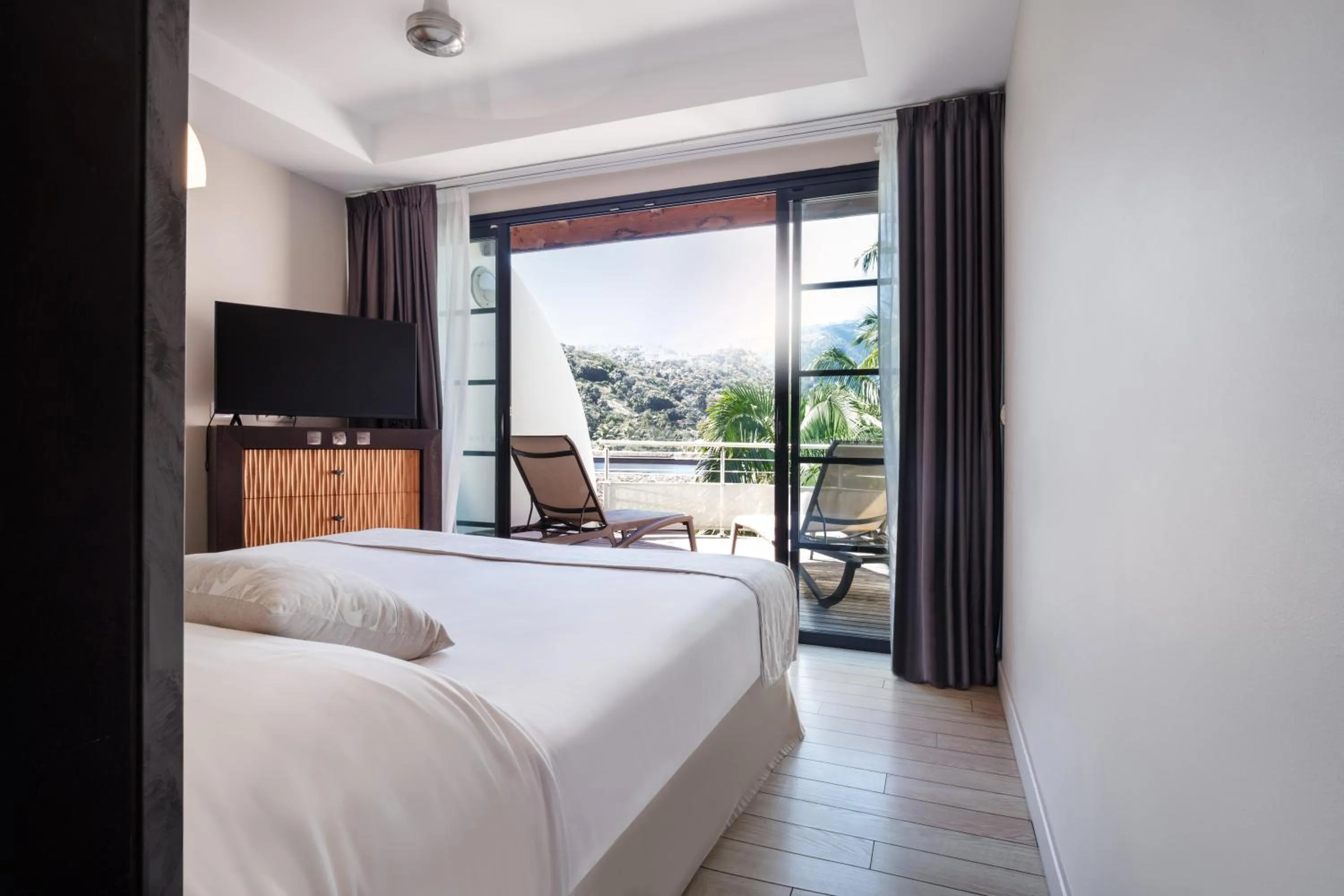 Bed in Te Moana Tahiti Resort