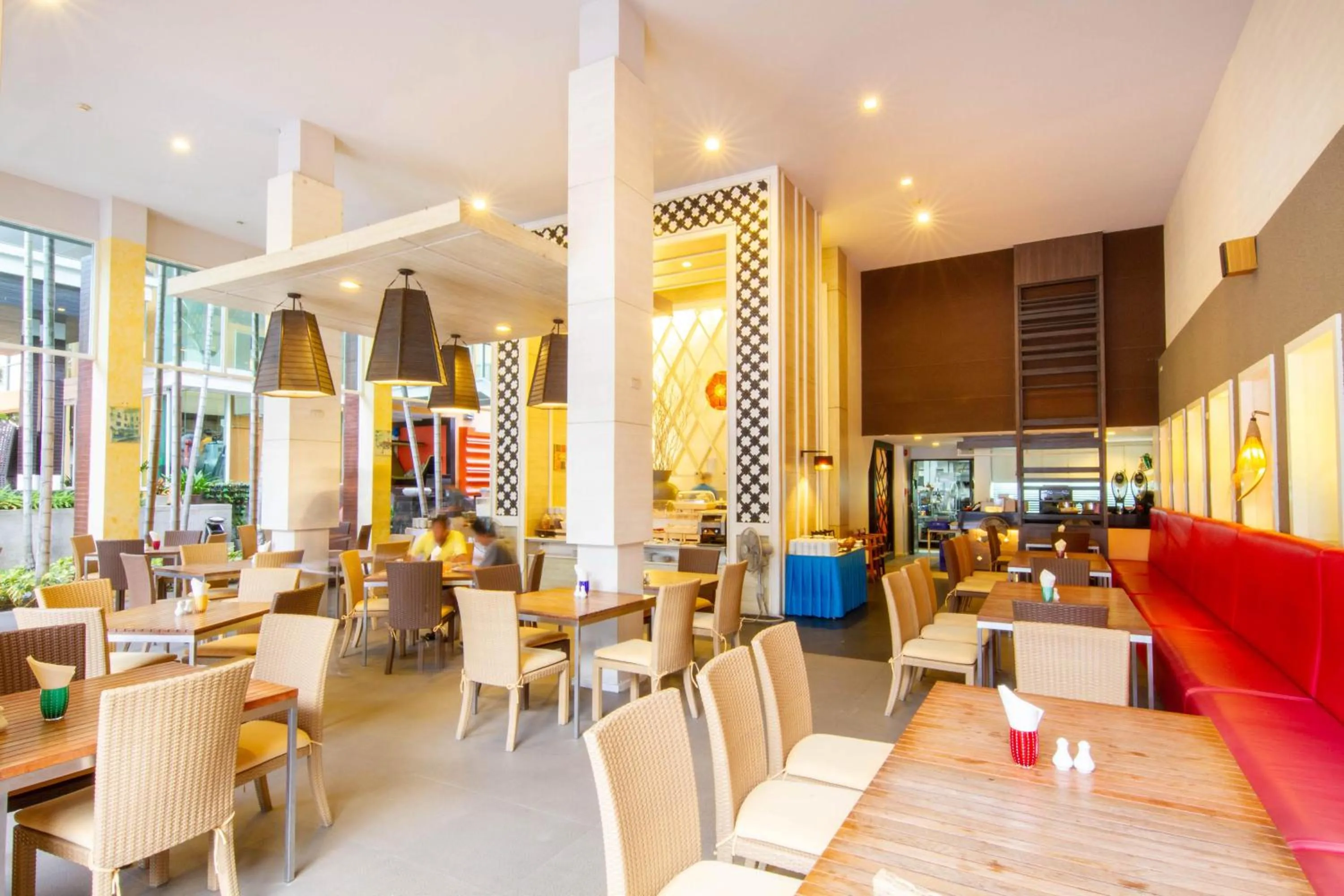 Restaurant/places to eat in FuramaXclusive Sandara Hua Hin at Cha-am Beach