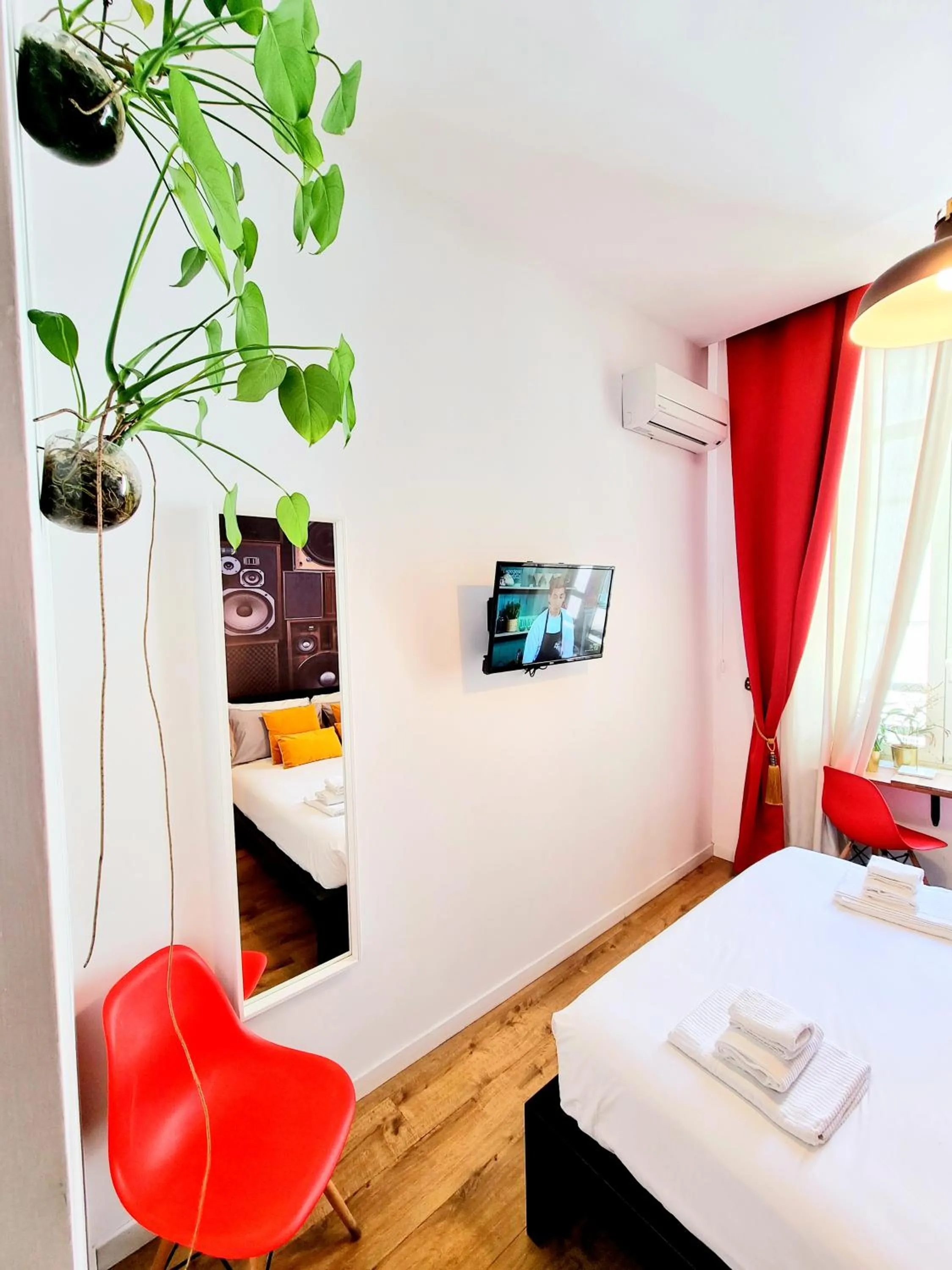 Bedroom, Bed in Daily Napoli - Lungomare