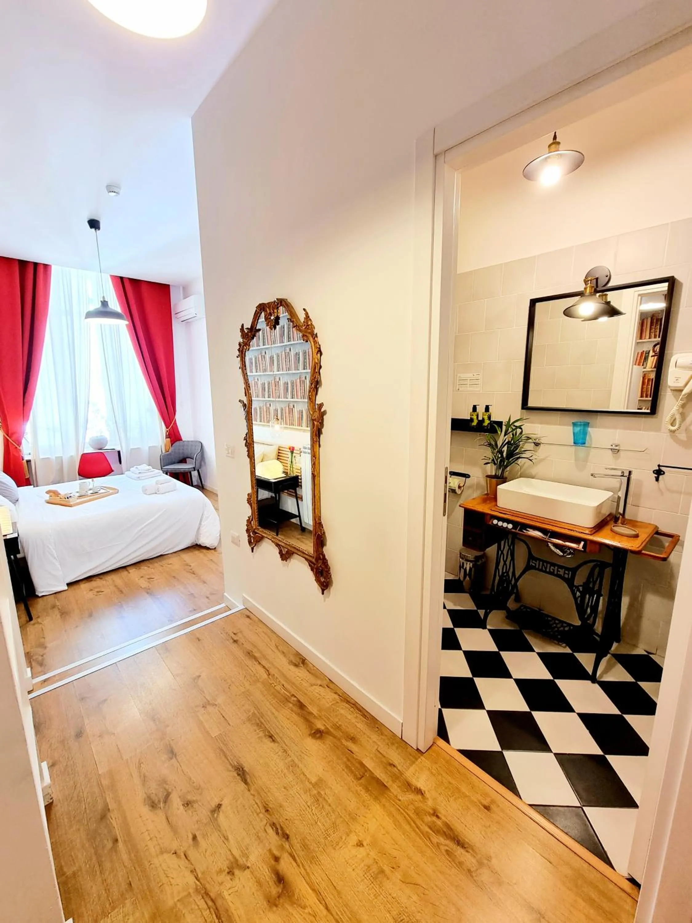 Photo of the whole room, Bed in Daily Napoli - Lungomare