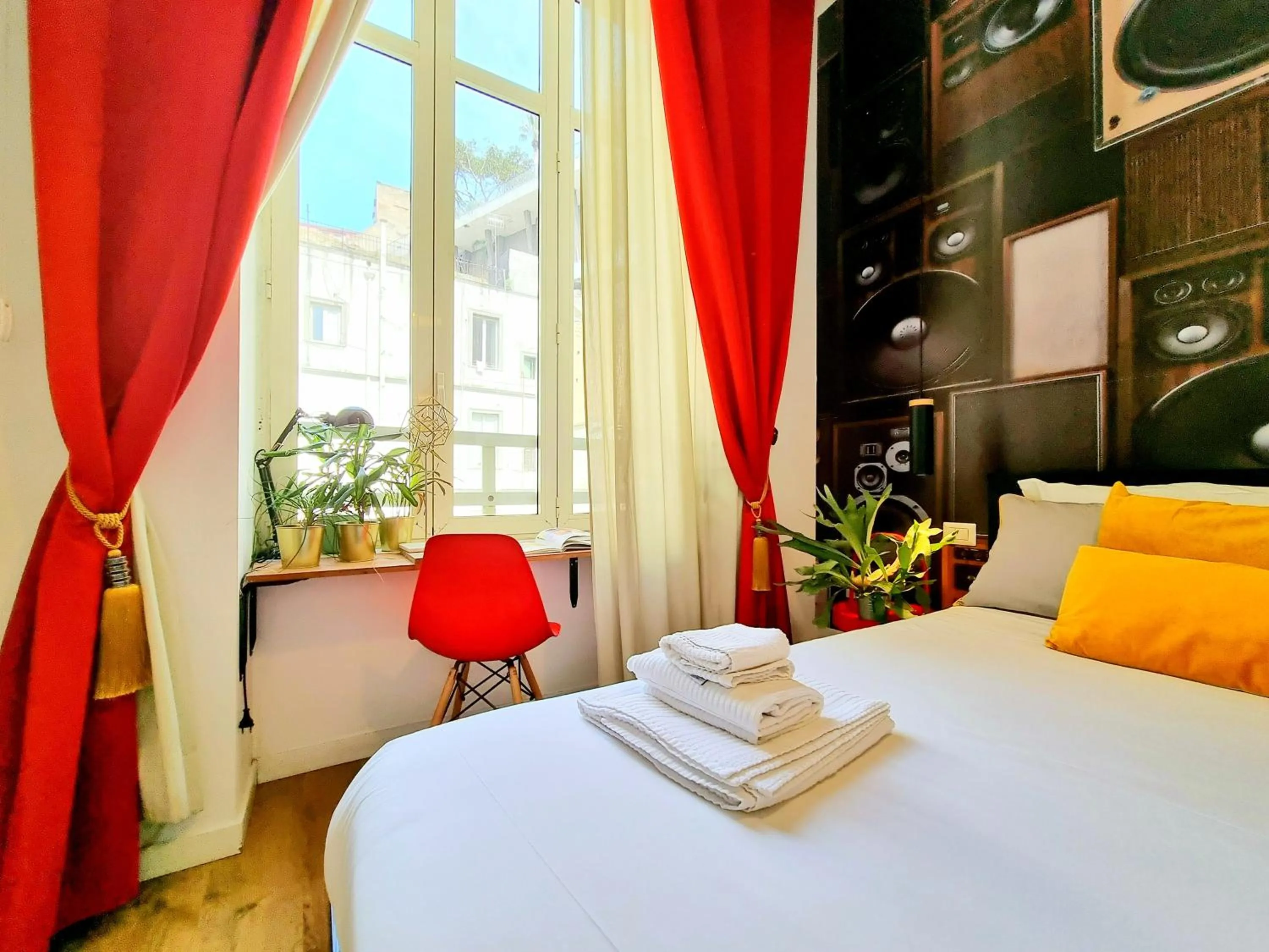 Bedroom, Bed in Daily Napoli - Lungomare