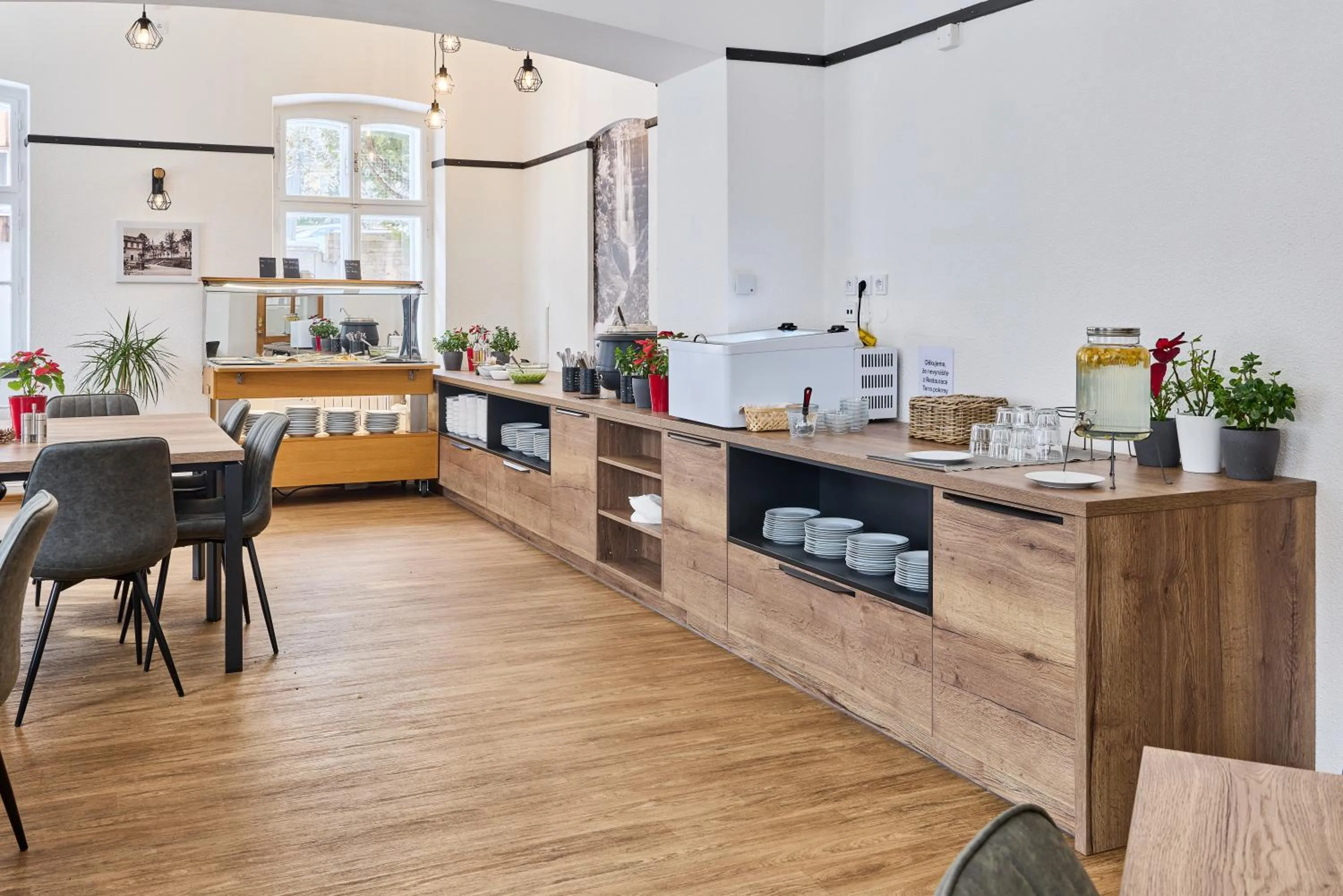 Restaurant/places to eat in Hotel Terra