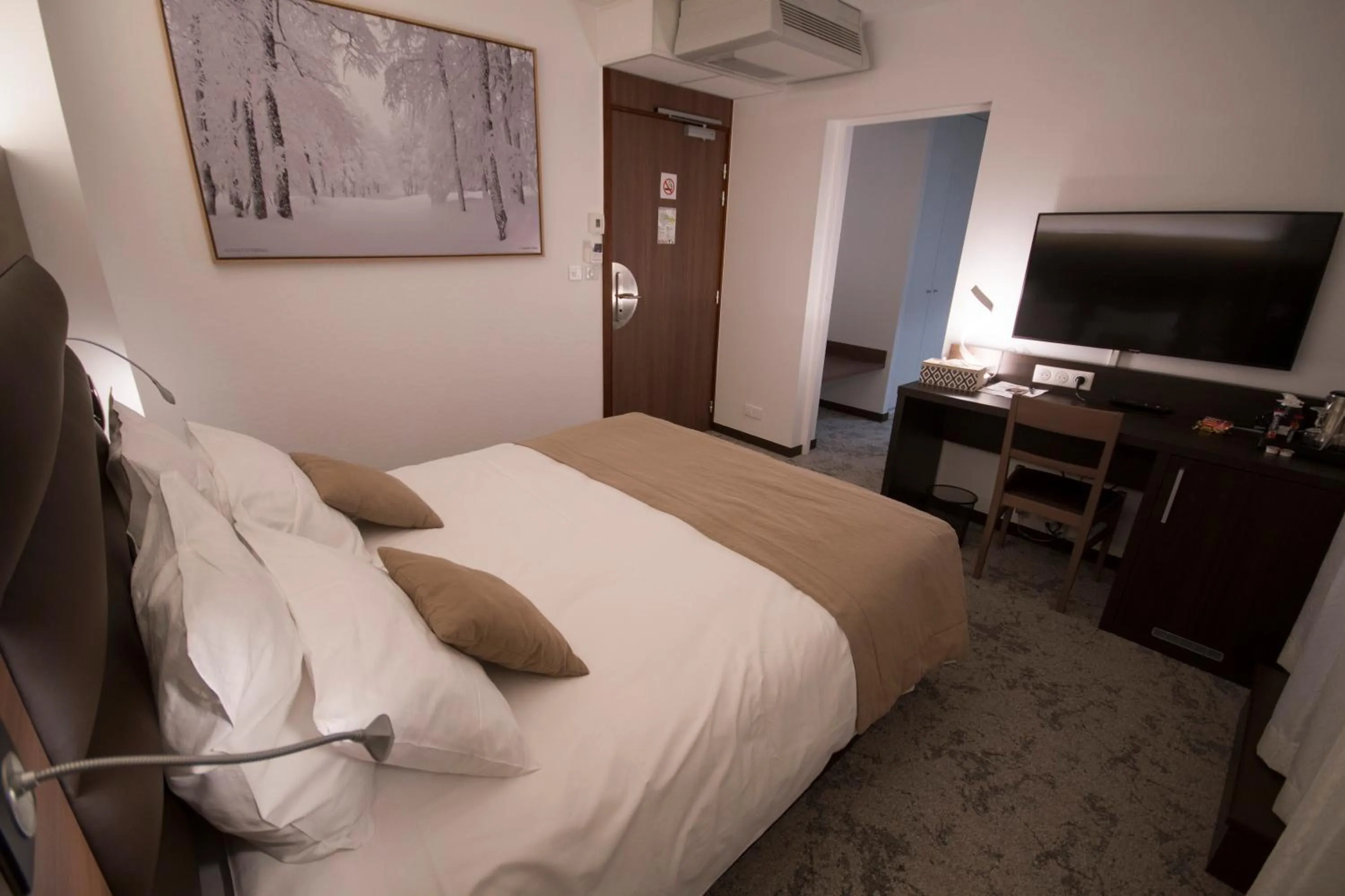 Bedroom, Bed in Hôtel Bastide