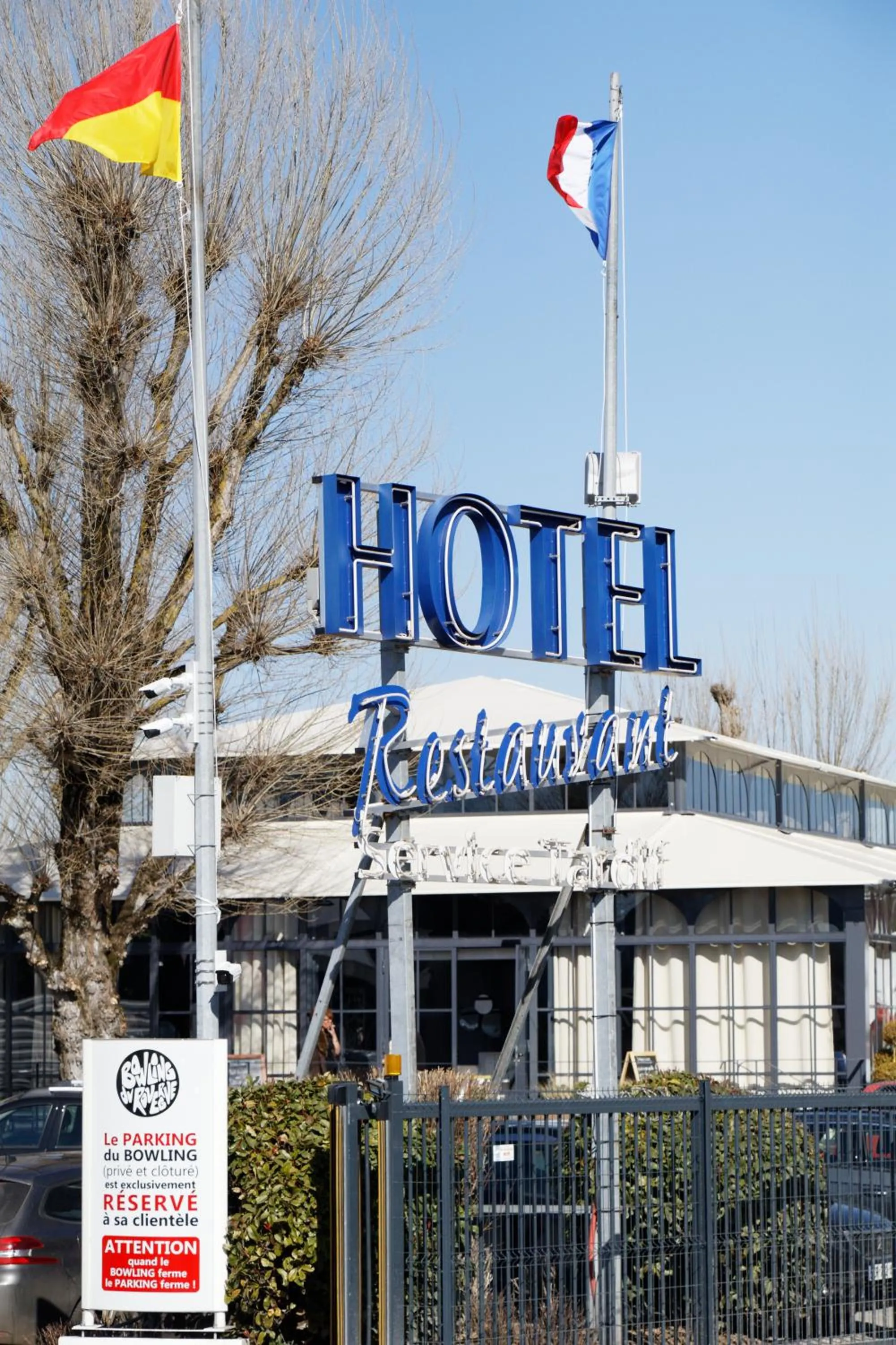 Property logo or sign in Hôtel Bastide