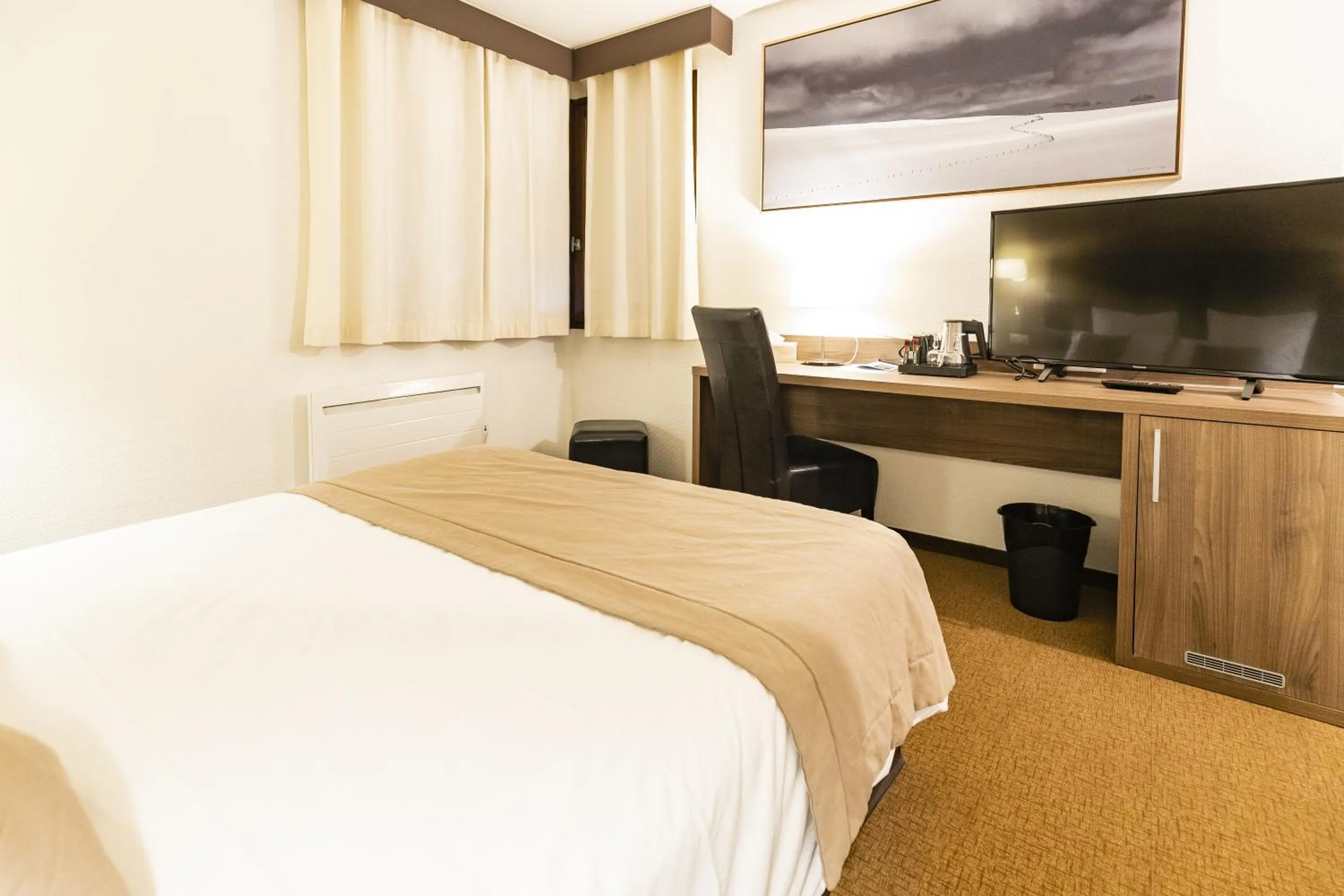 Bedroom, Bed in Hôtel Bastide