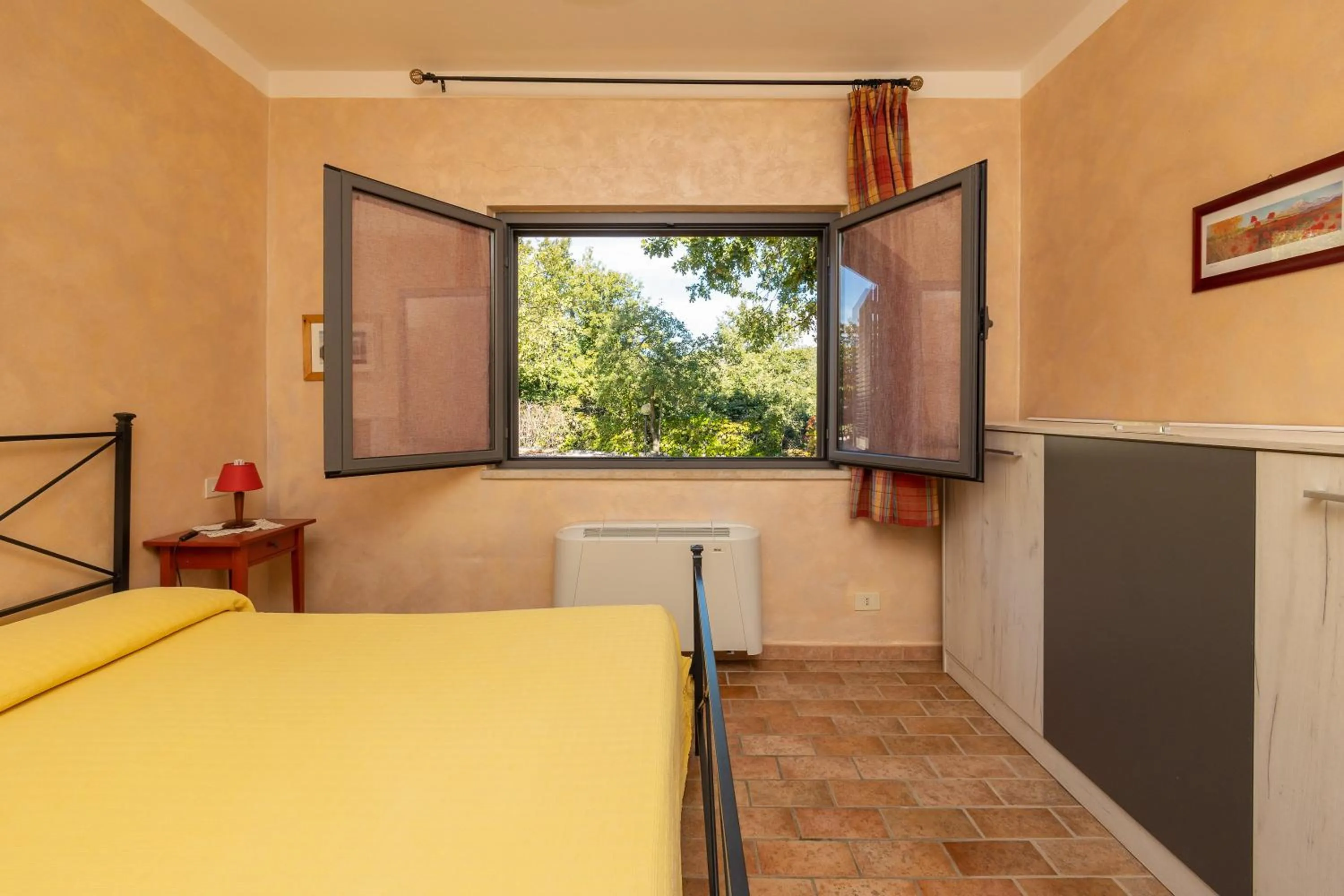 Garden view, Bed in Agriturismo La Meria