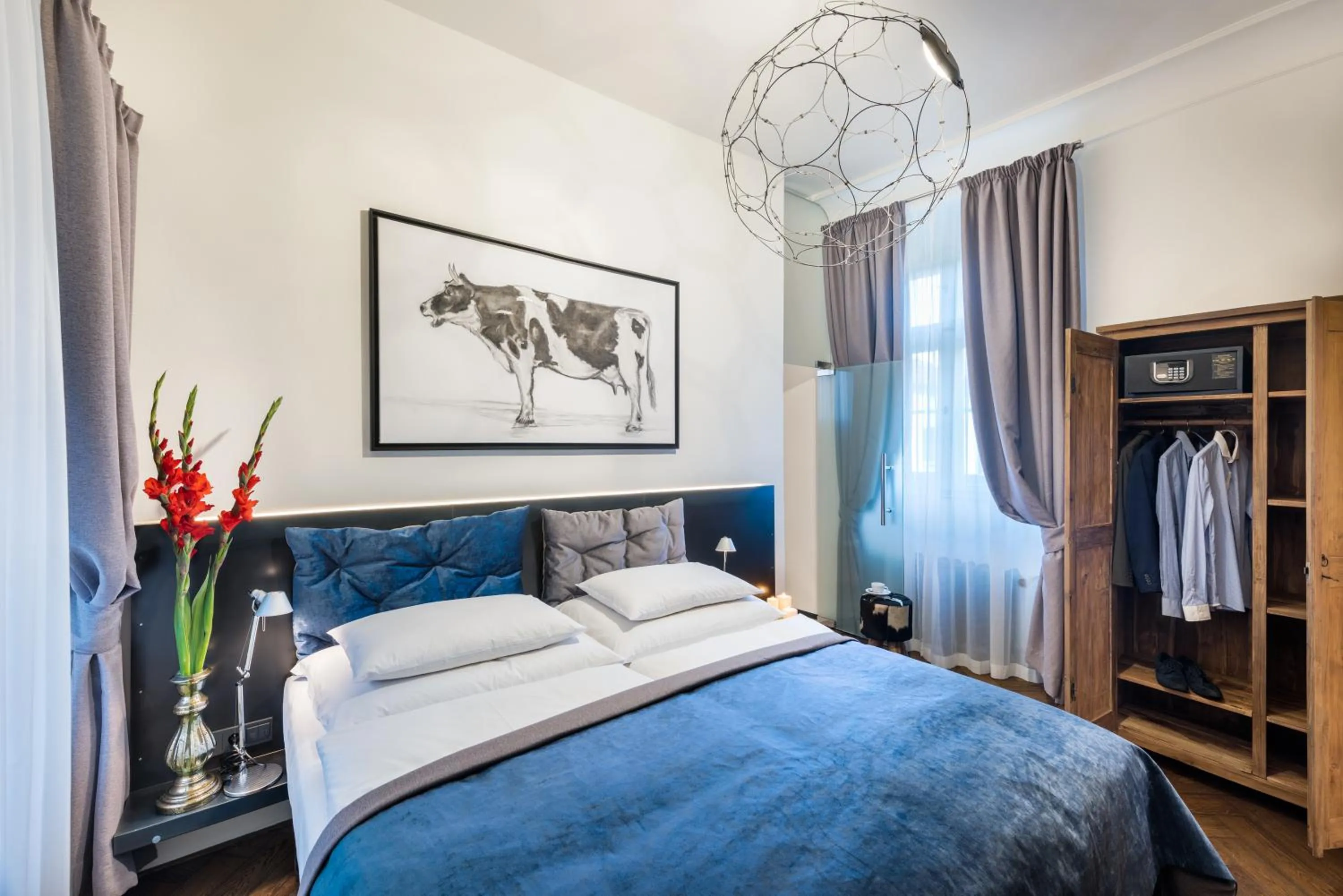 Bedroom, Bed in MOOo by the Castle