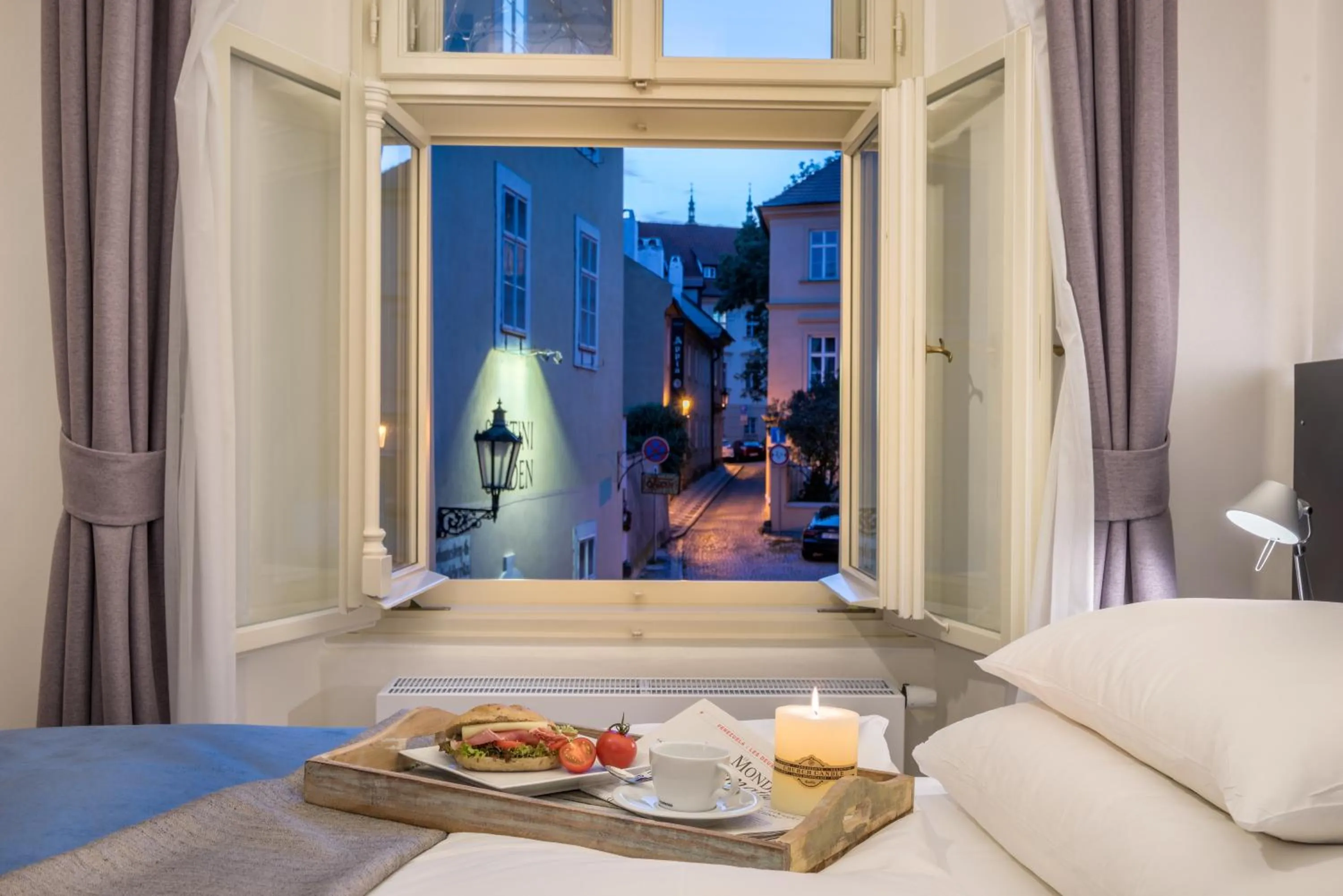 Street view, Bed in MOOo by the Castle