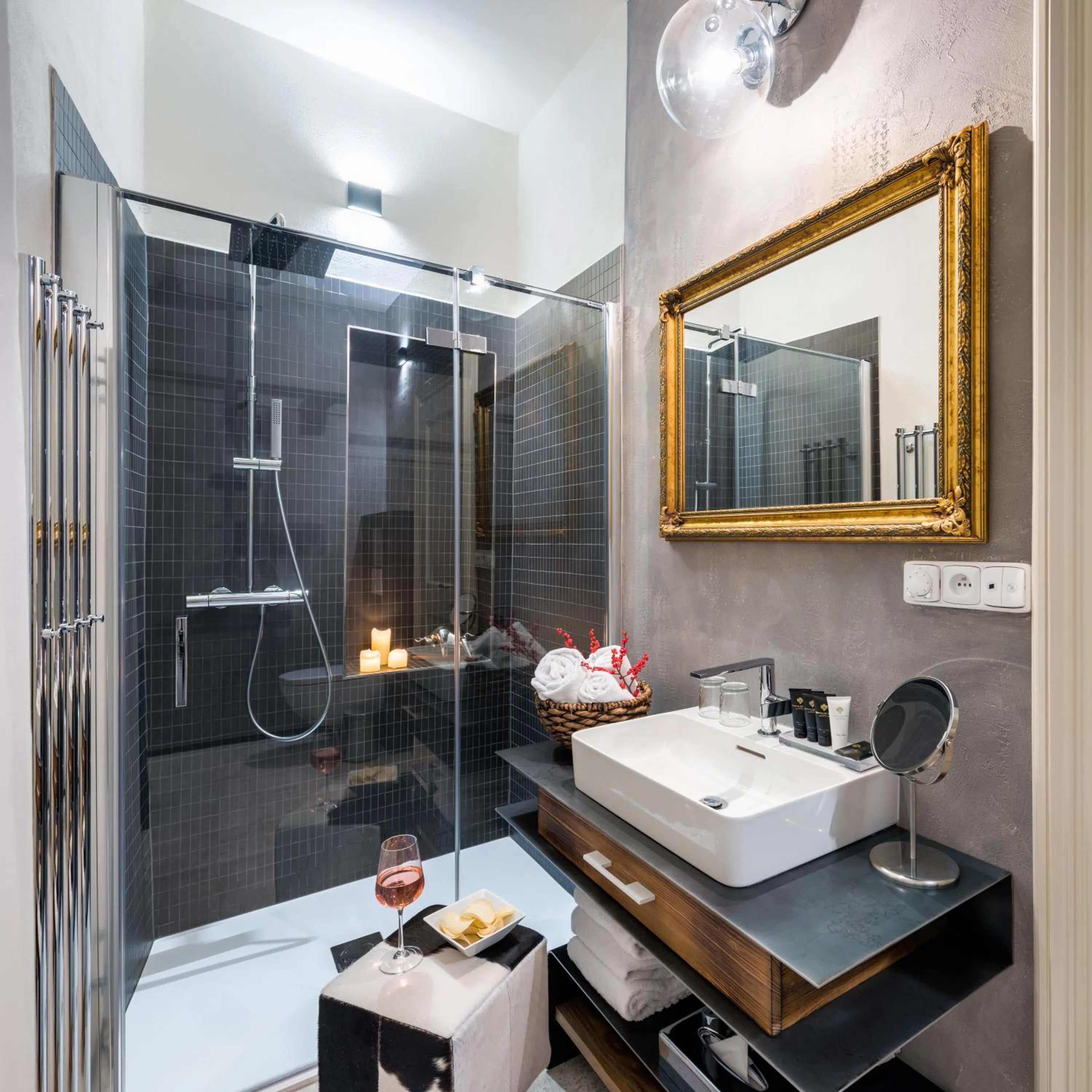 Shower in MOOo by the Castle