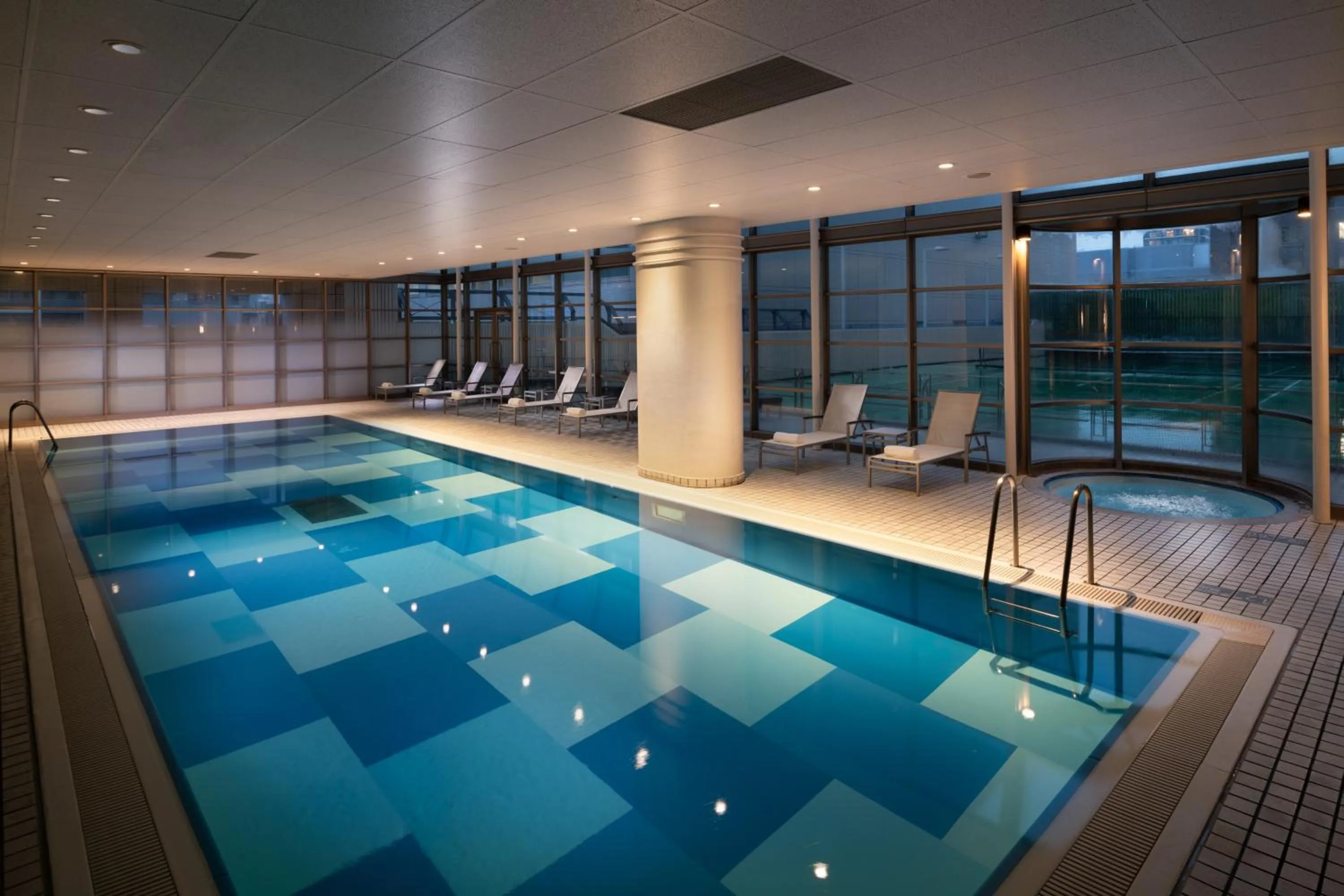 Swimming pool in Hilton Nagoya Hotel