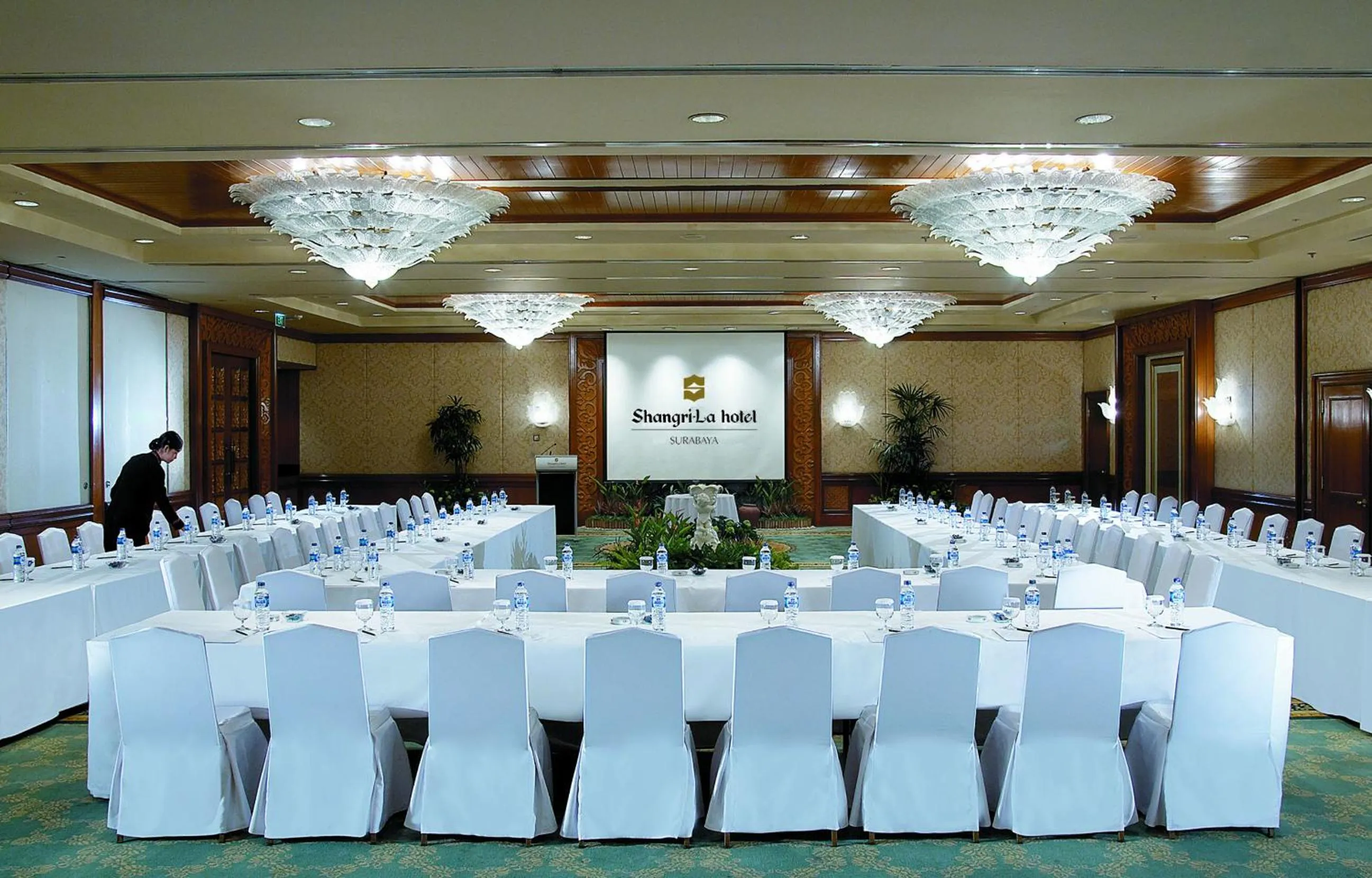 Business facilities in Shangri-la Surabaya