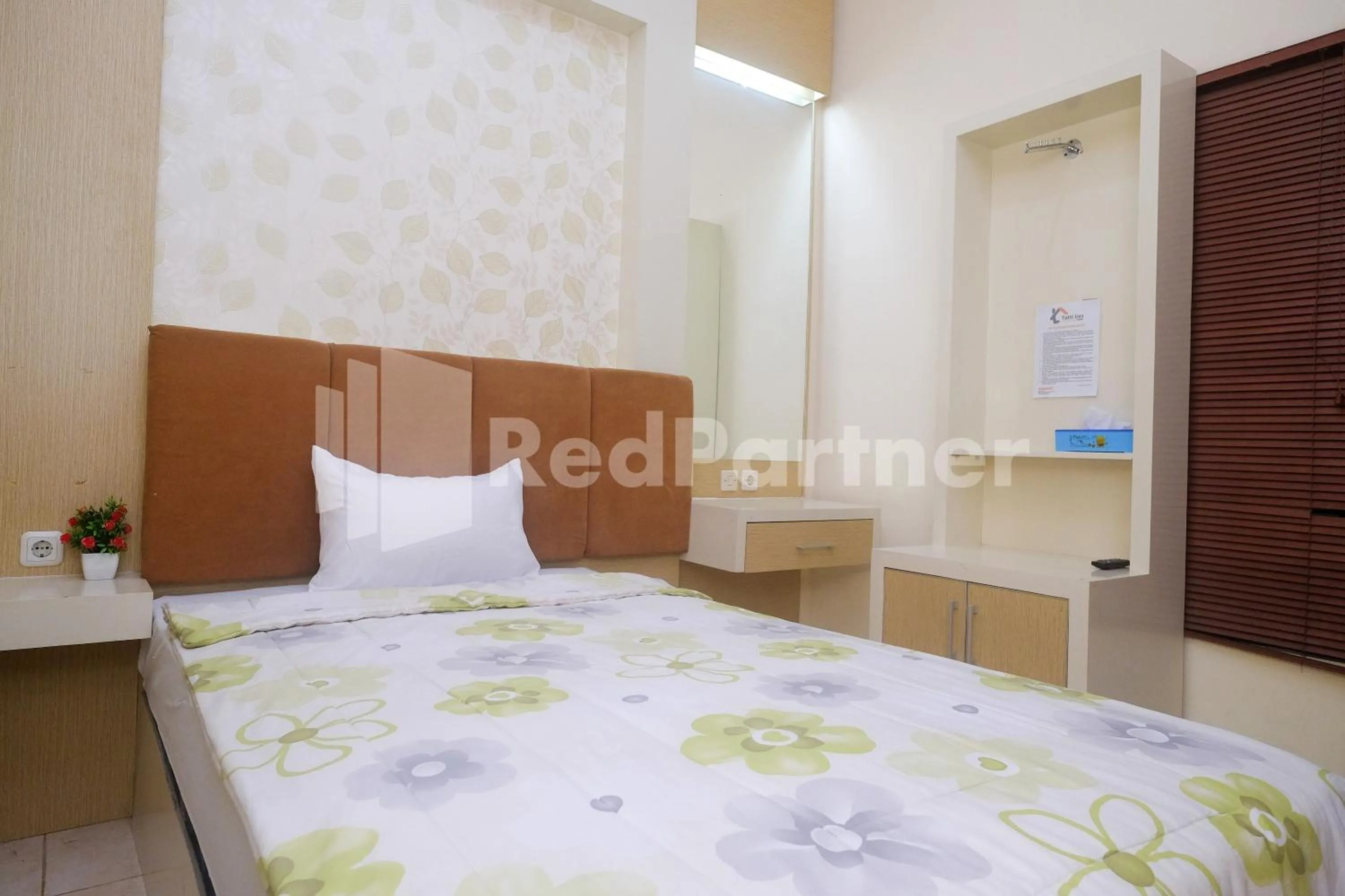 Bedroom, Bed in Tatti Inn Syariah Seturan RedPartner