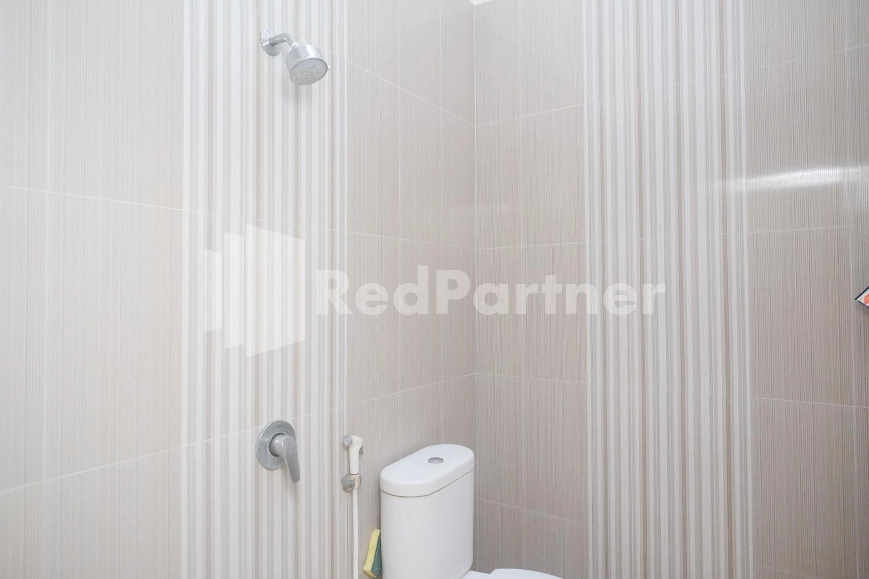 Bathroom in Tatti Inn Syariah Seturan RedPartner