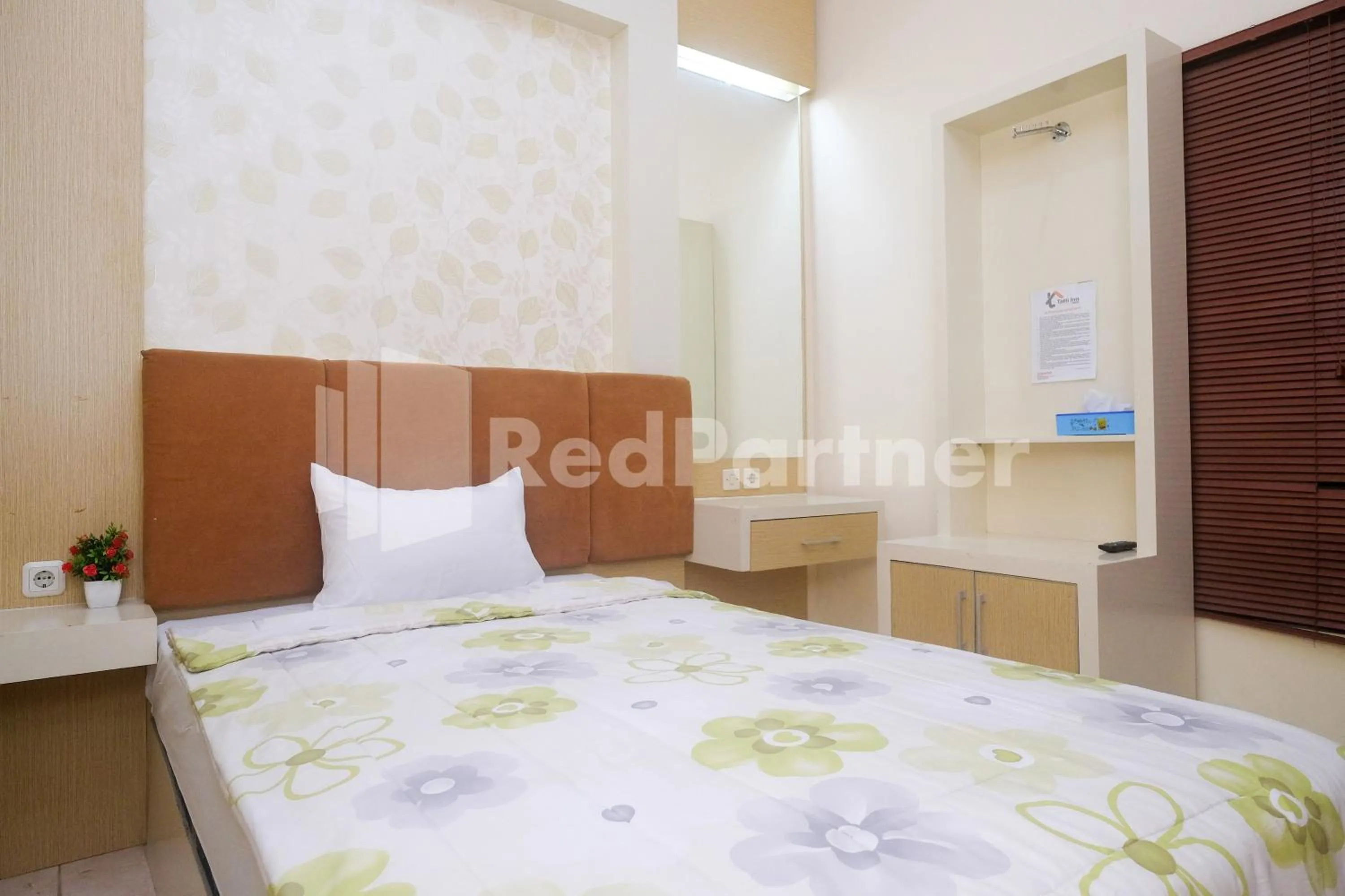 Bedroom, Bed in Tatti Inn Syariah Seturan RedPartner