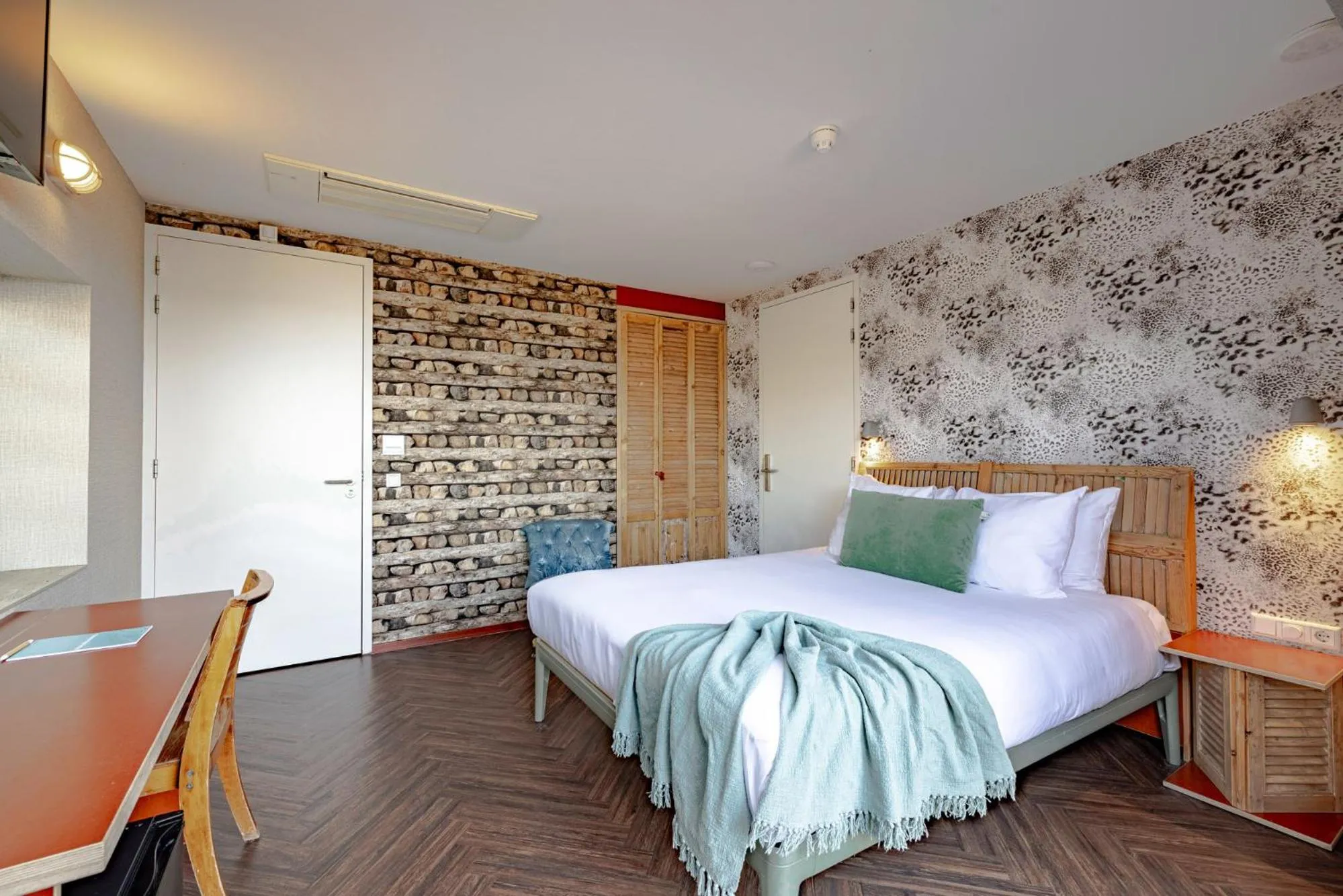 Bedroom, Bed in Beachhouse Hotel