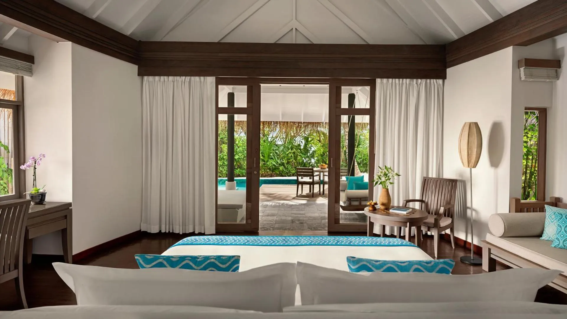 Bedroom, Bed in Anantara Dhigu Maldives Resort