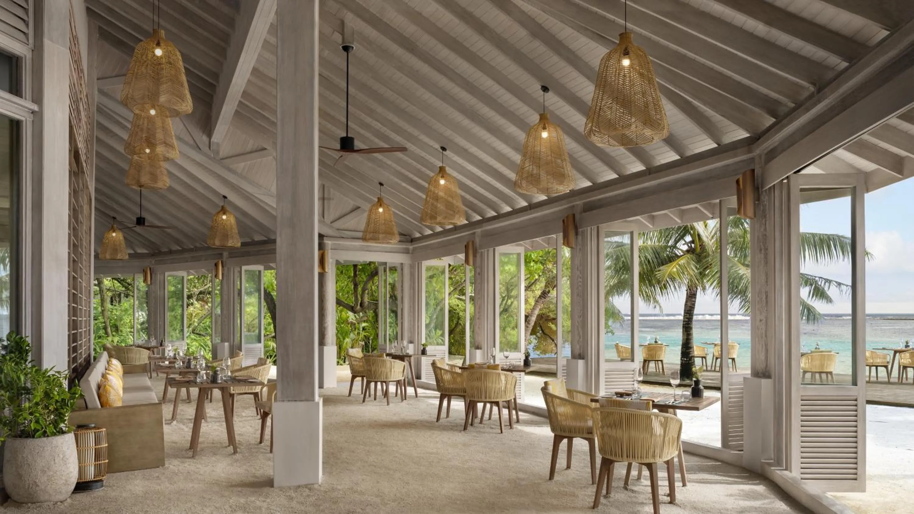 Restaurant/places to eat in Anantara Dhigu Maldives Resort