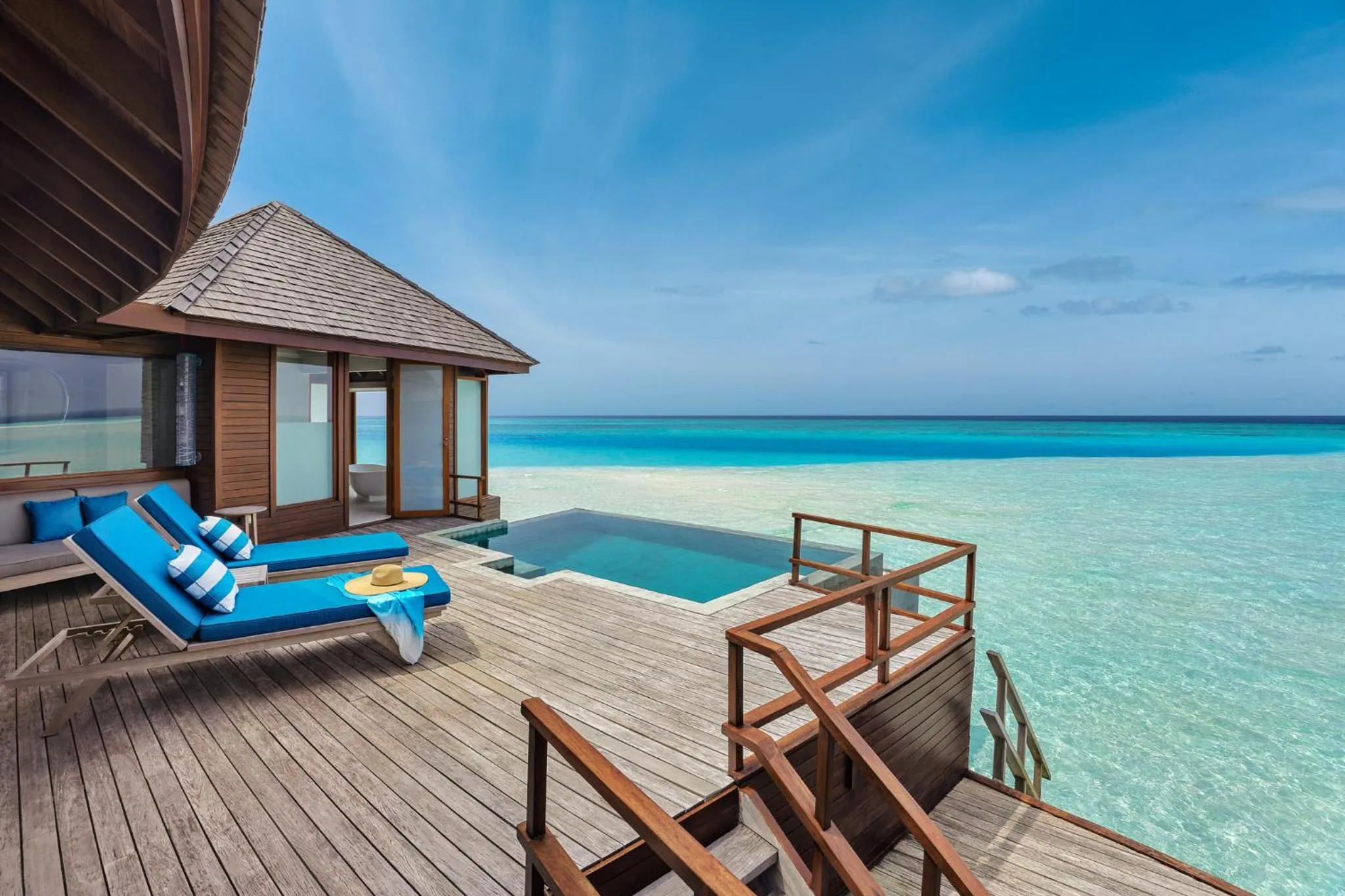 Swimming pool in Anantara Dhigu Maldives Resort