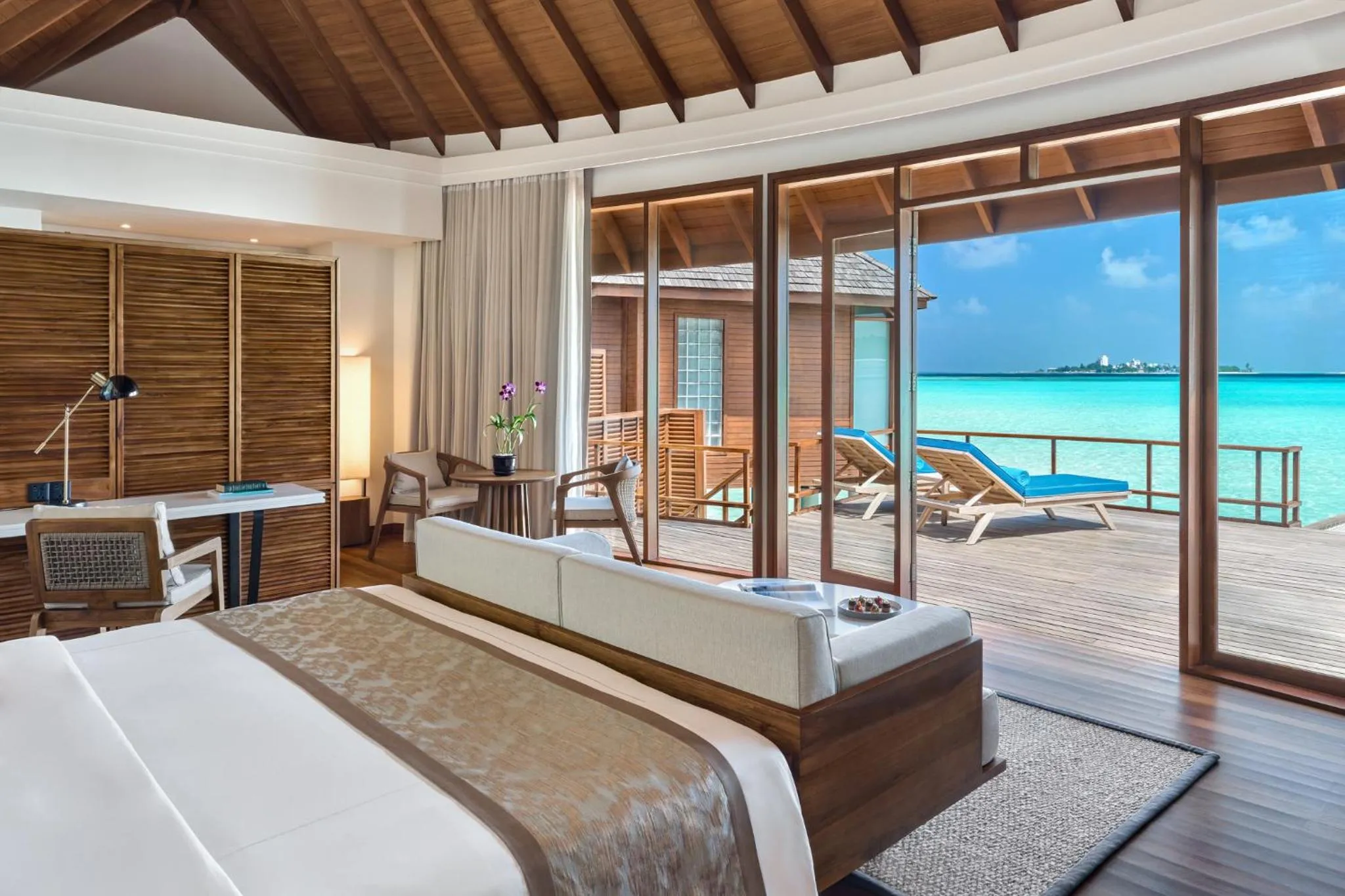Bedroom, Bed in Anantara Dhigu Maldives Resort