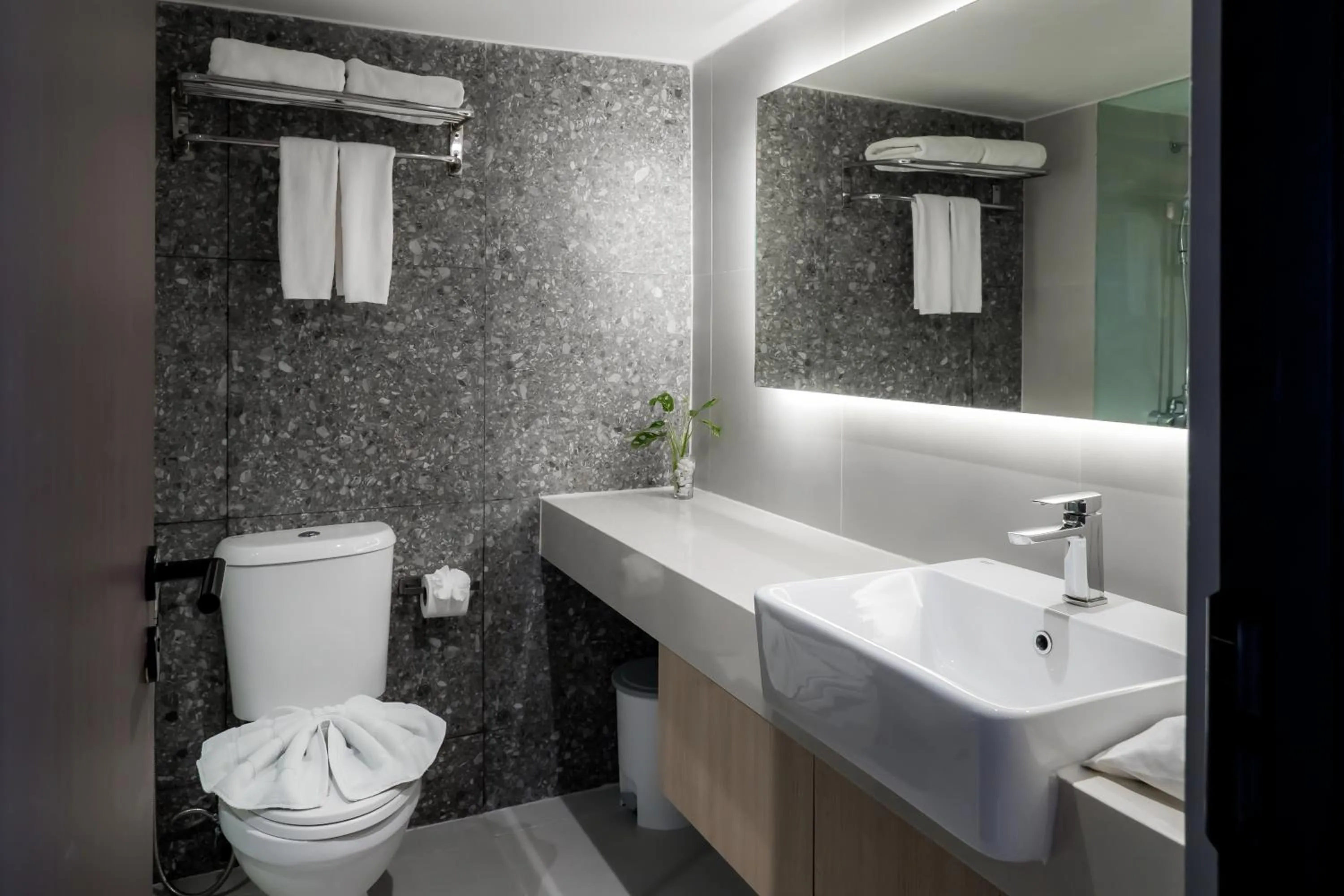 Toilet in Cross Vibe Bangkok Srinakarin