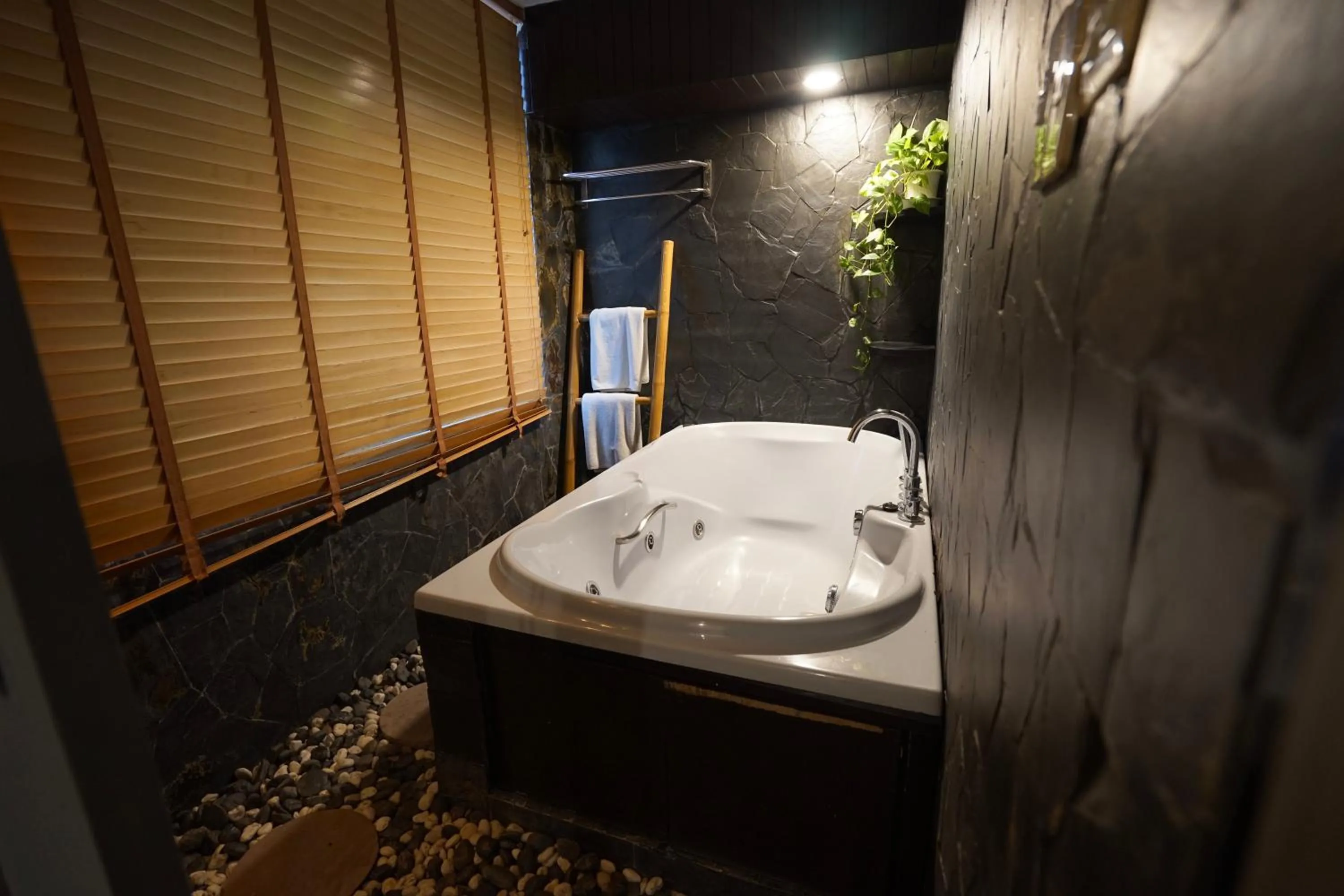 Bath in King Park Avenue Hotel Bangkok