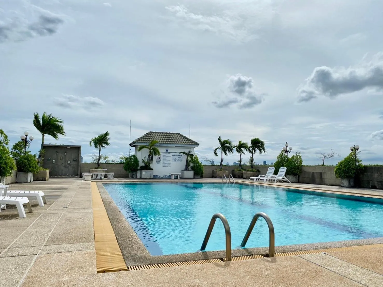 Property building in King Park Avenue Hotel Bangkok