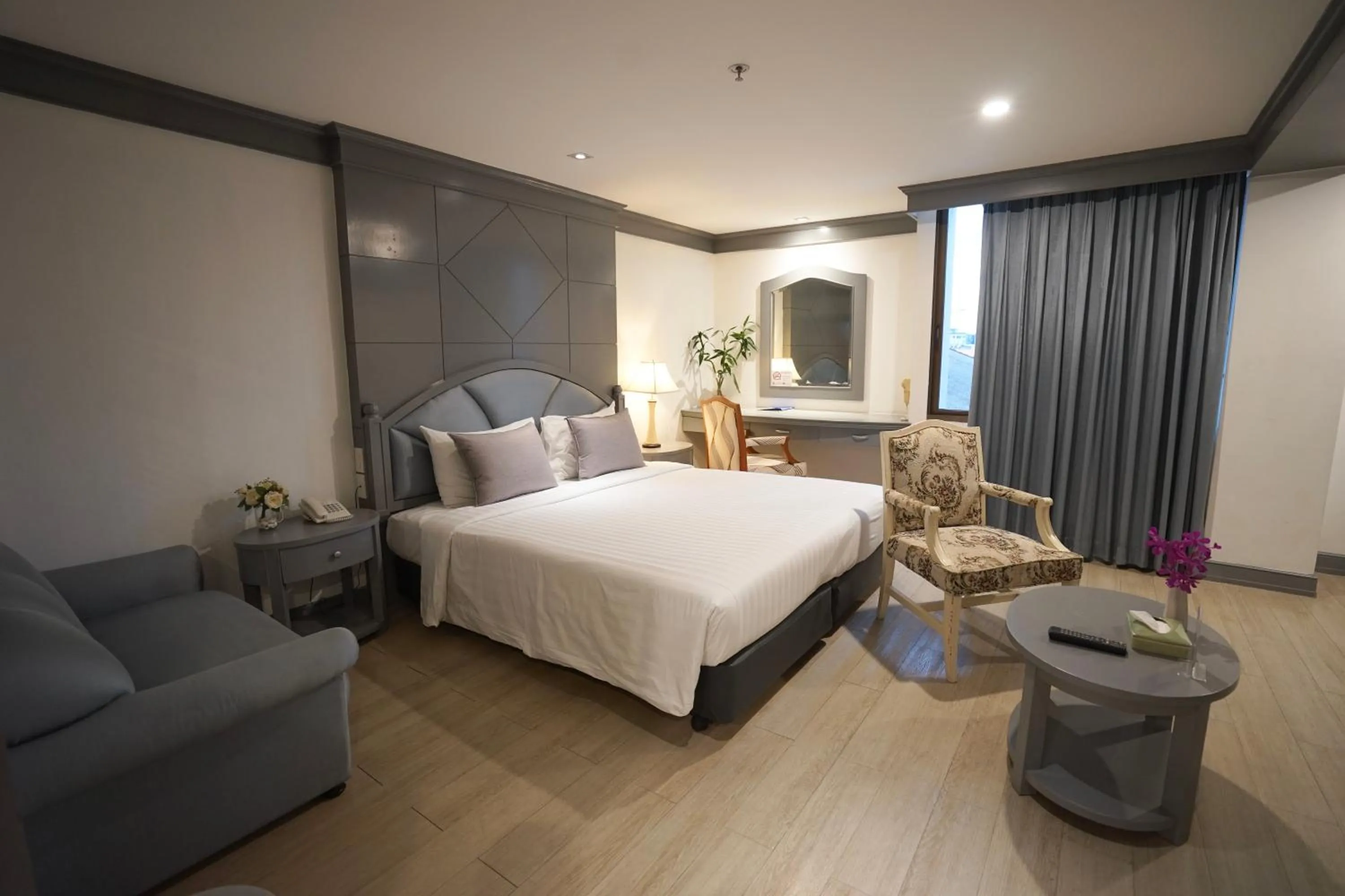 Bedroom, Bed in King Park Avenue Hotel Bangkok