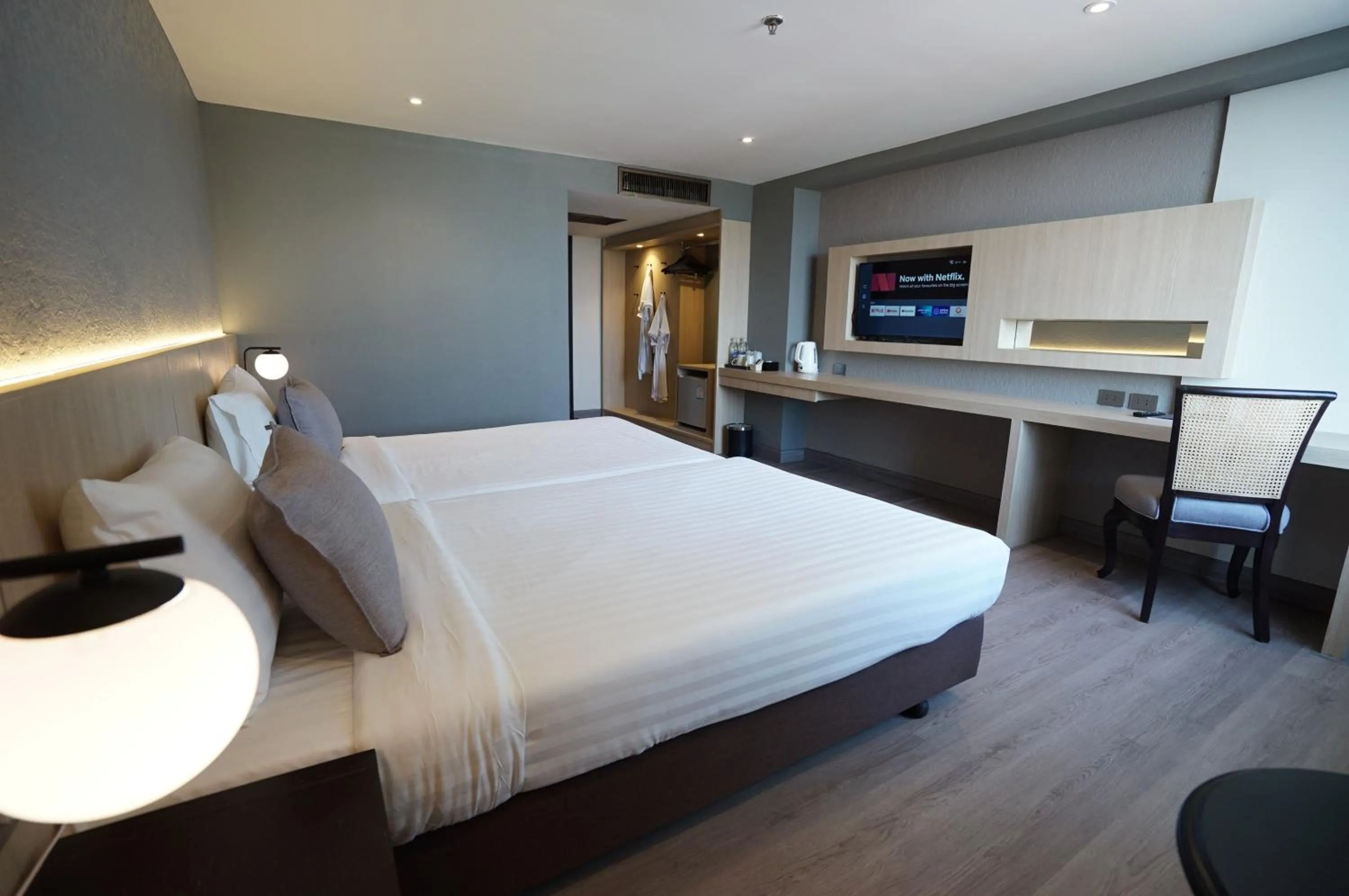 TV and multimedia, Bed in King Park Avenue Hotel Bangkok