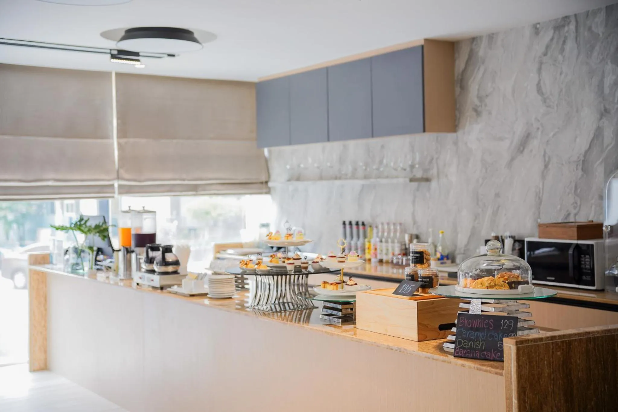 Dining area in Cross Vibe Bangkok Srinakarin