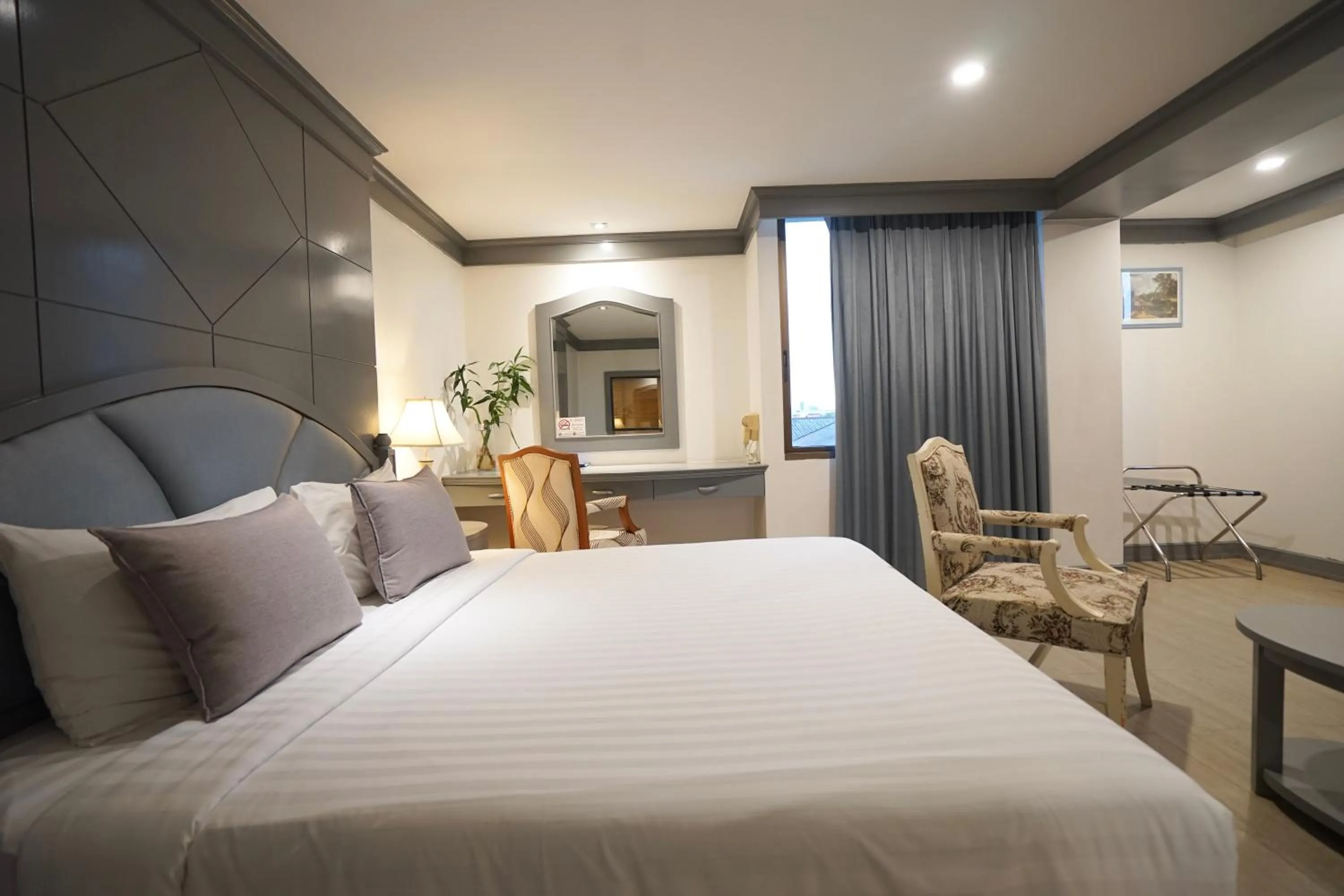 Bed in King Park Avenue Hotel Bangkok