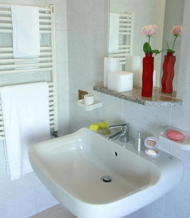 Bathroom in Hotel Loreto