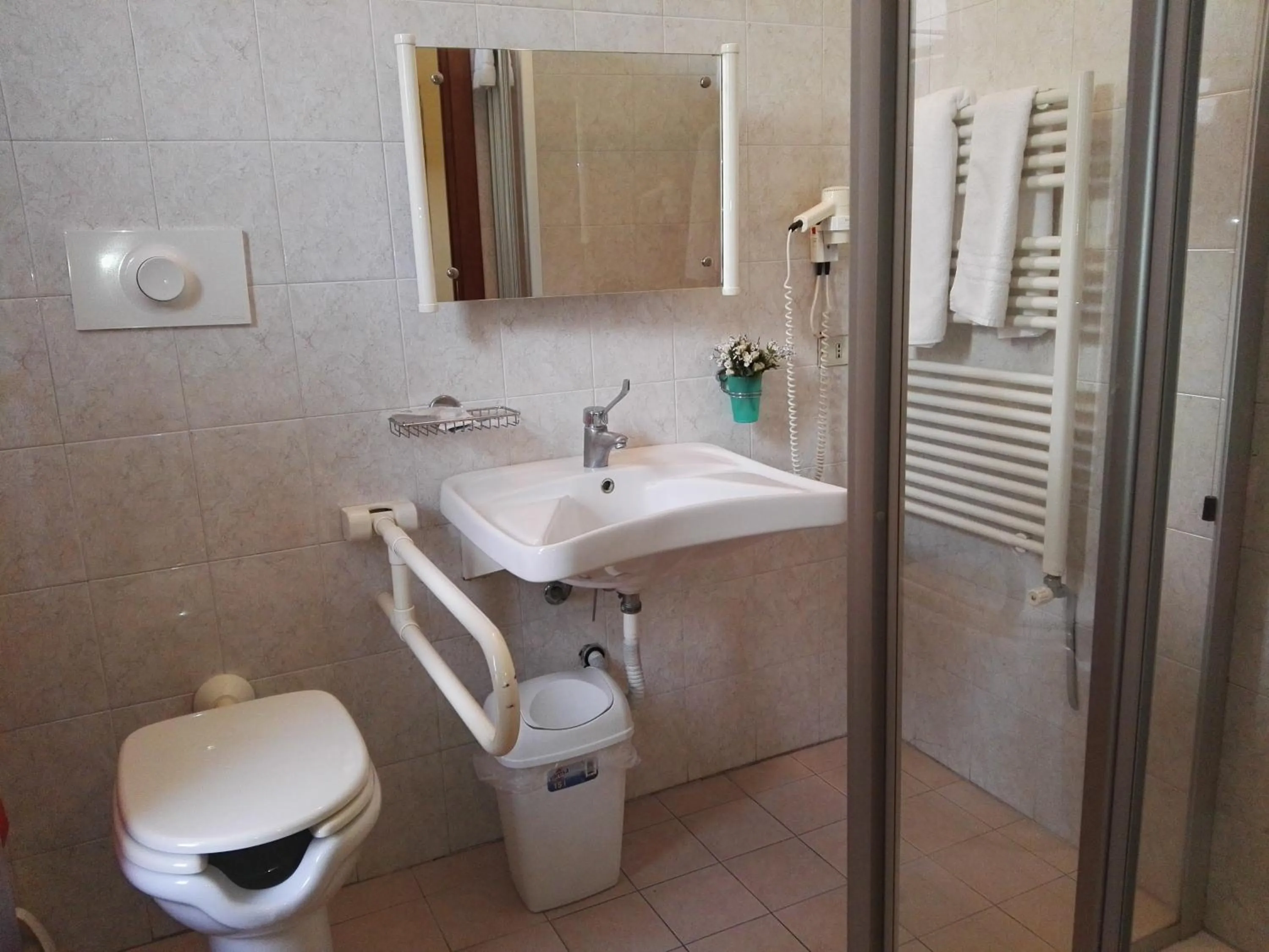 Bathroom in Hotel Loreto