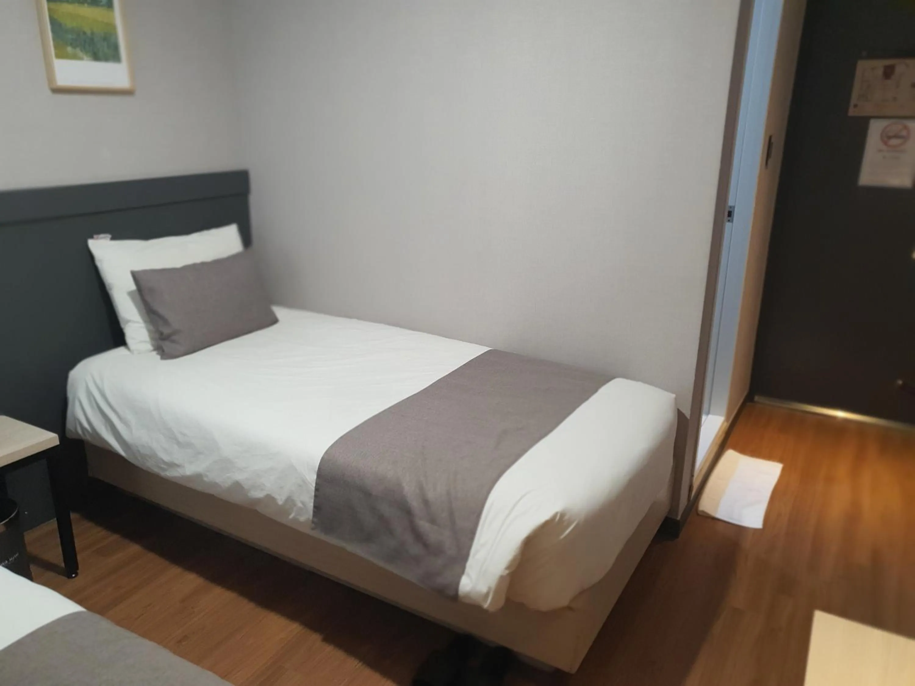 Bedroom, Bed in Ehwa In Myeongdong