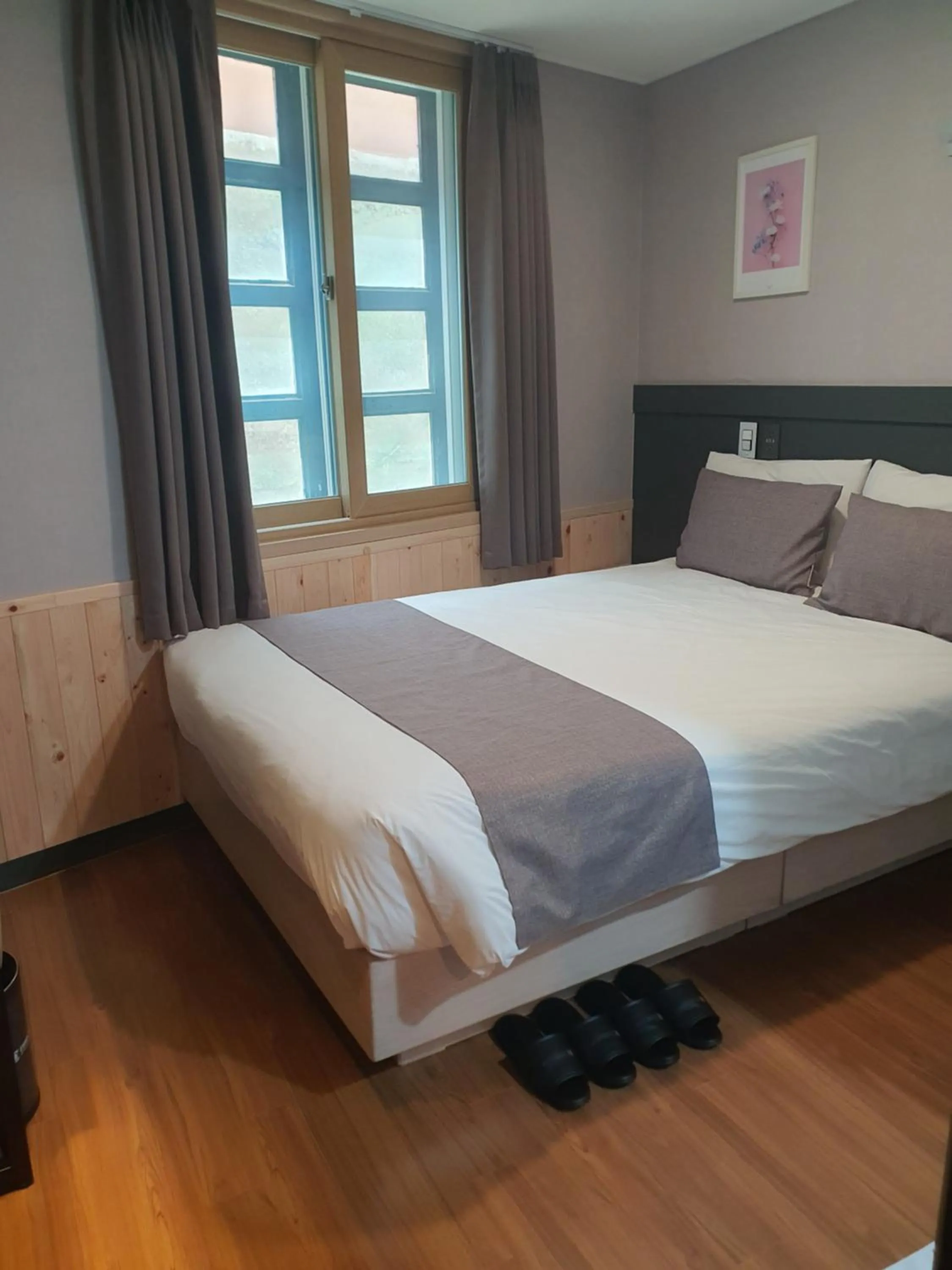 Bedroom, Bed in Ehwa In Myeongdong