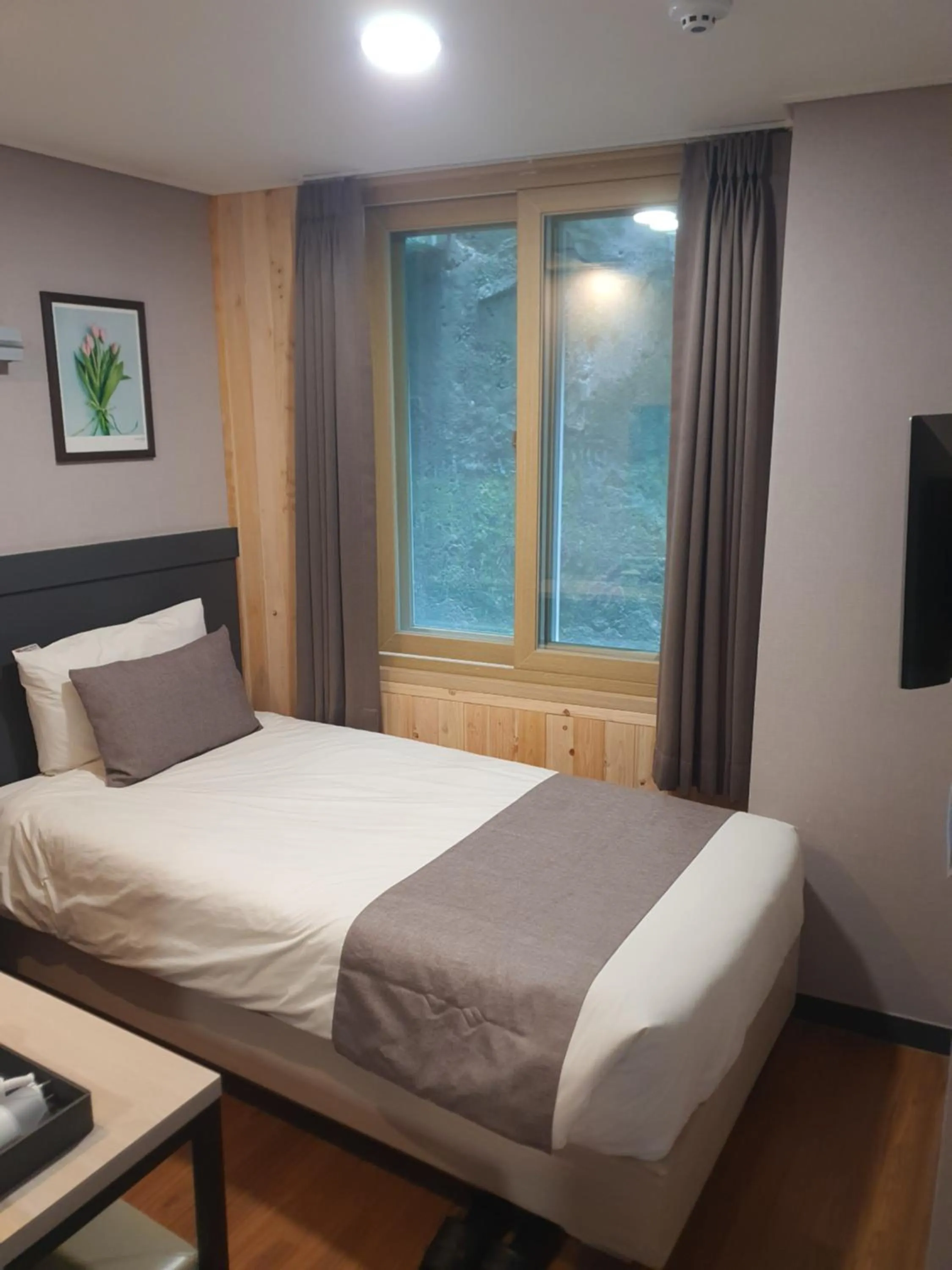 Bedroom, Bed in Ehwa In Myeongdong