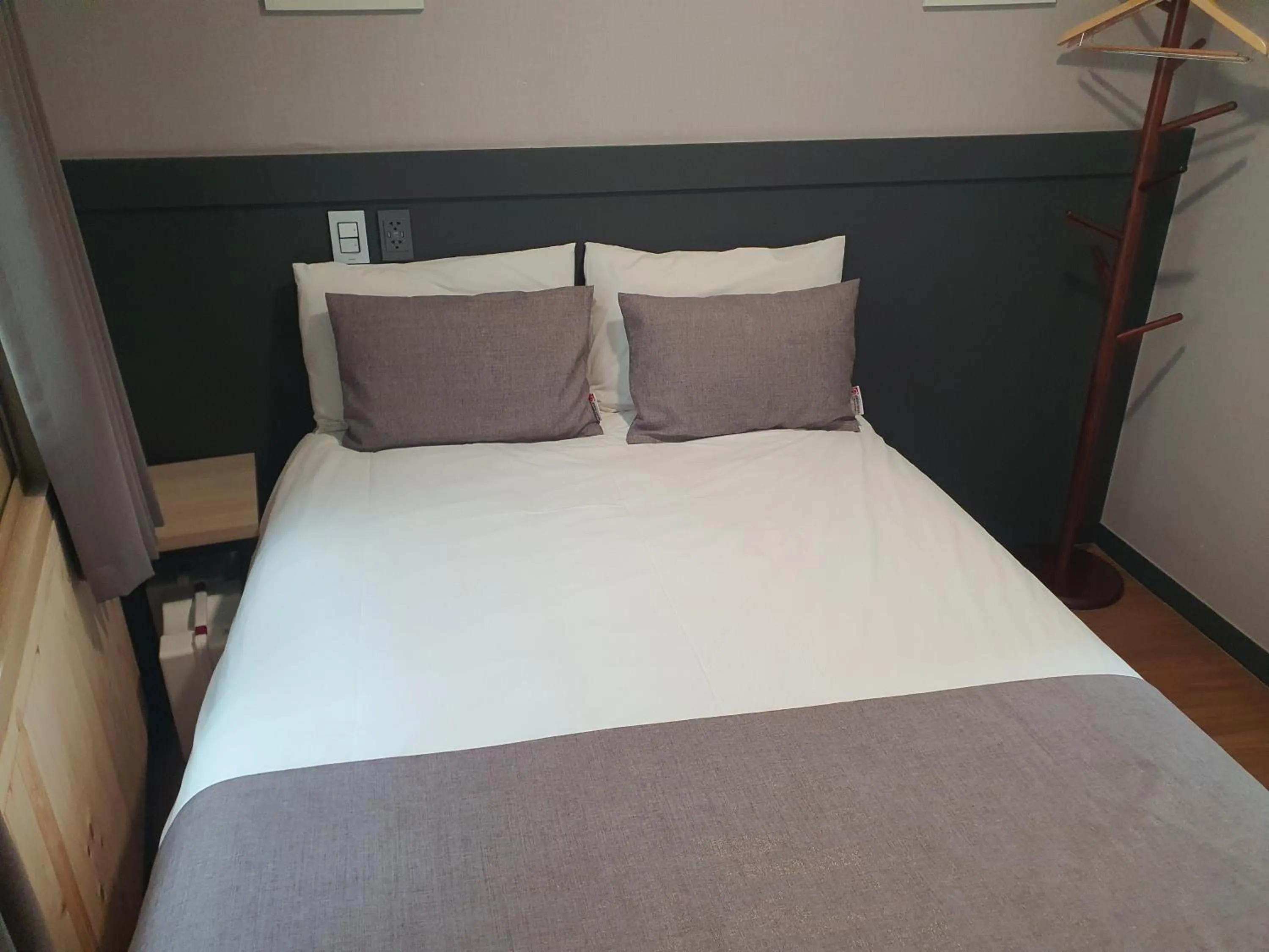 Bedroom, Bed in Ehwa In Myeongdong