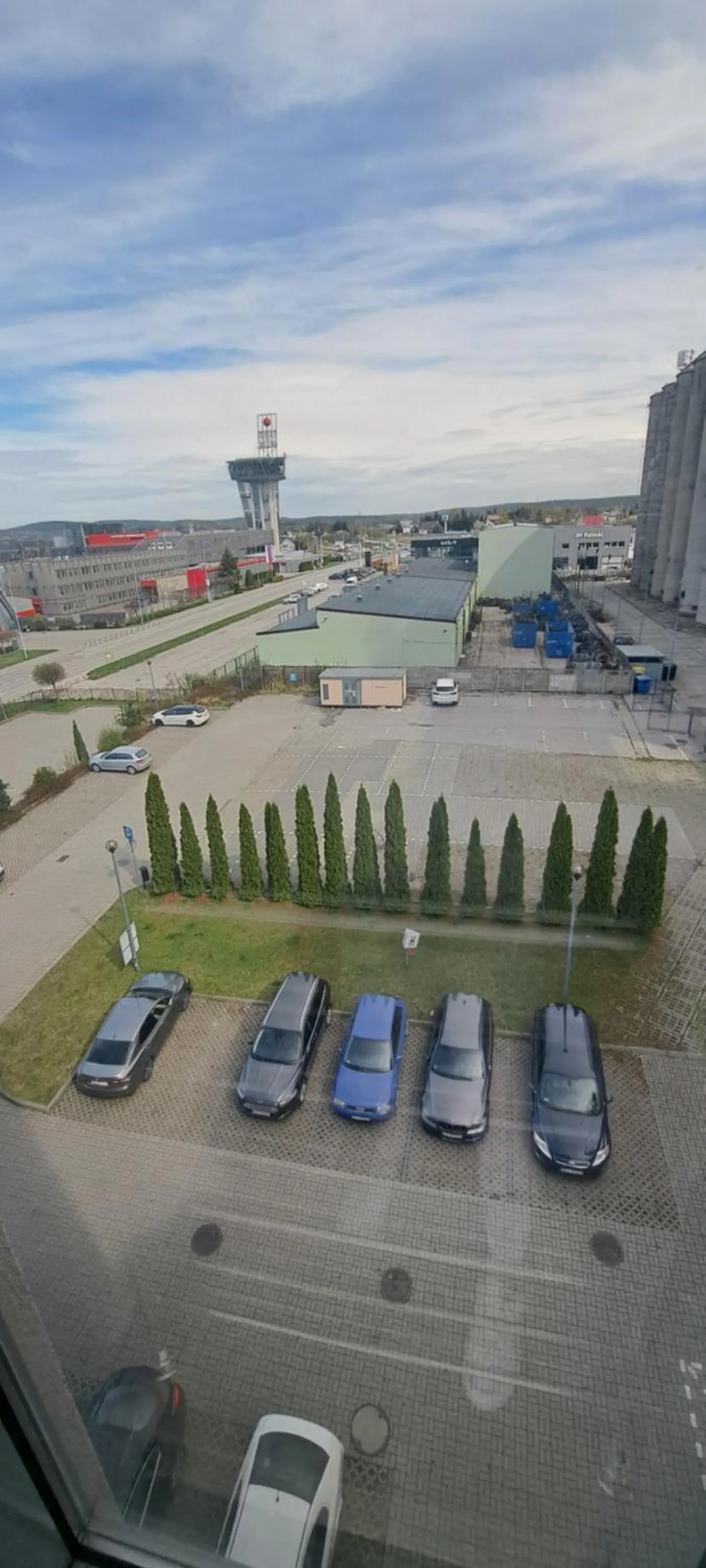 Parking in Hotel Tęczowy Młyn