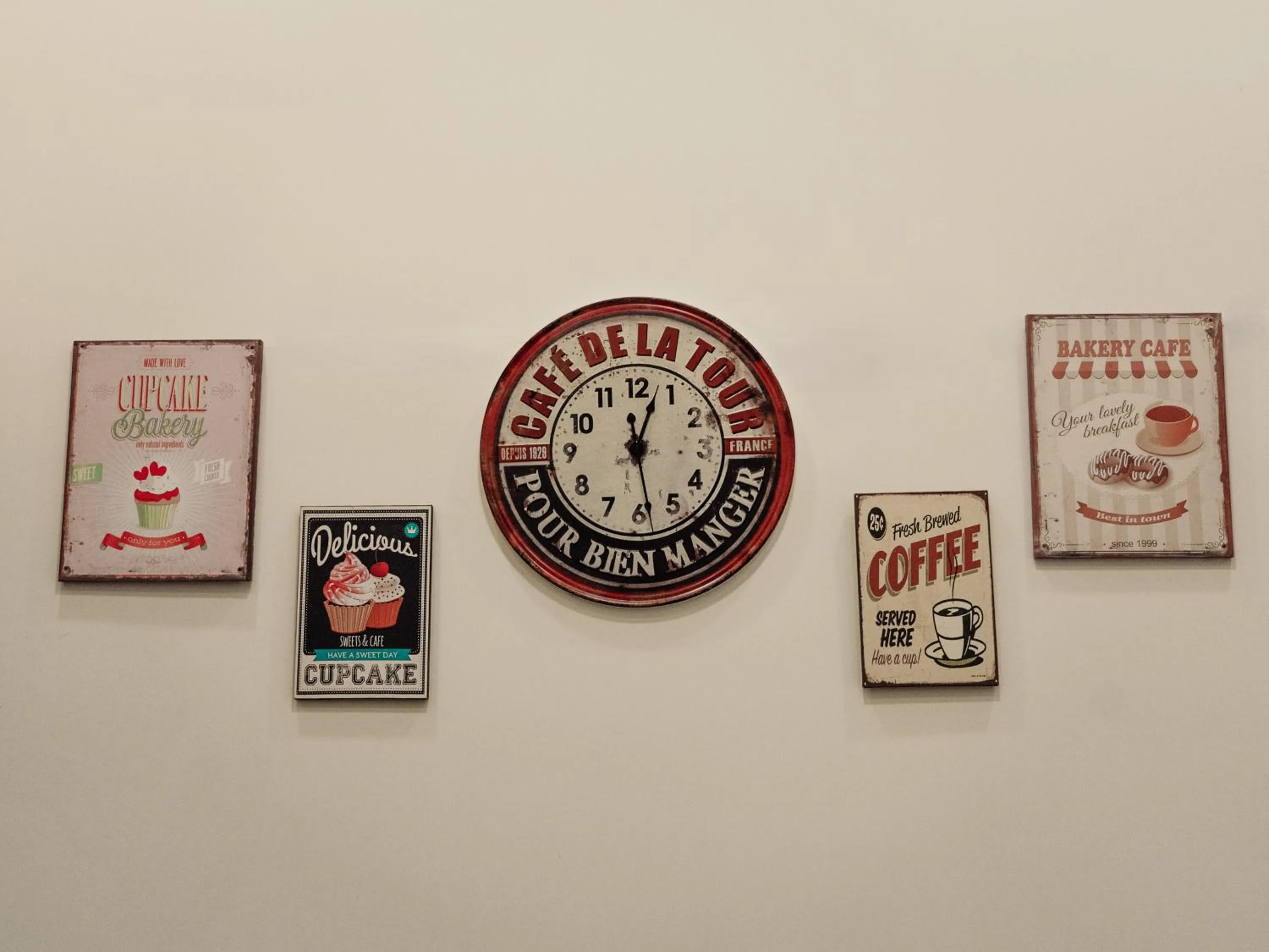 Decorative detail in Lo Specchio dei Papiri