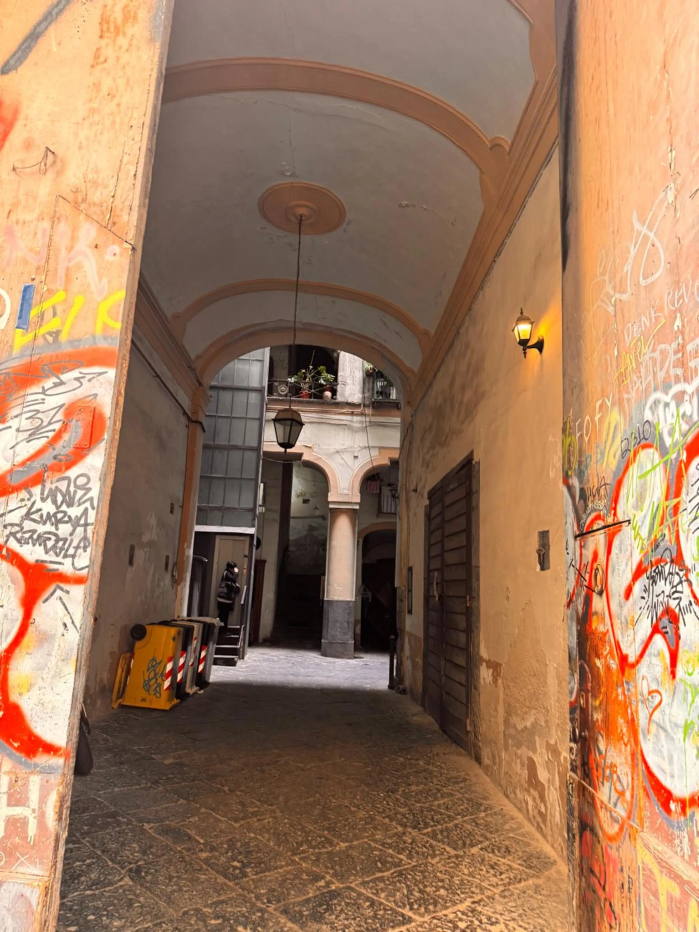 Facade/entrance in Lo Specchio dei Papiri