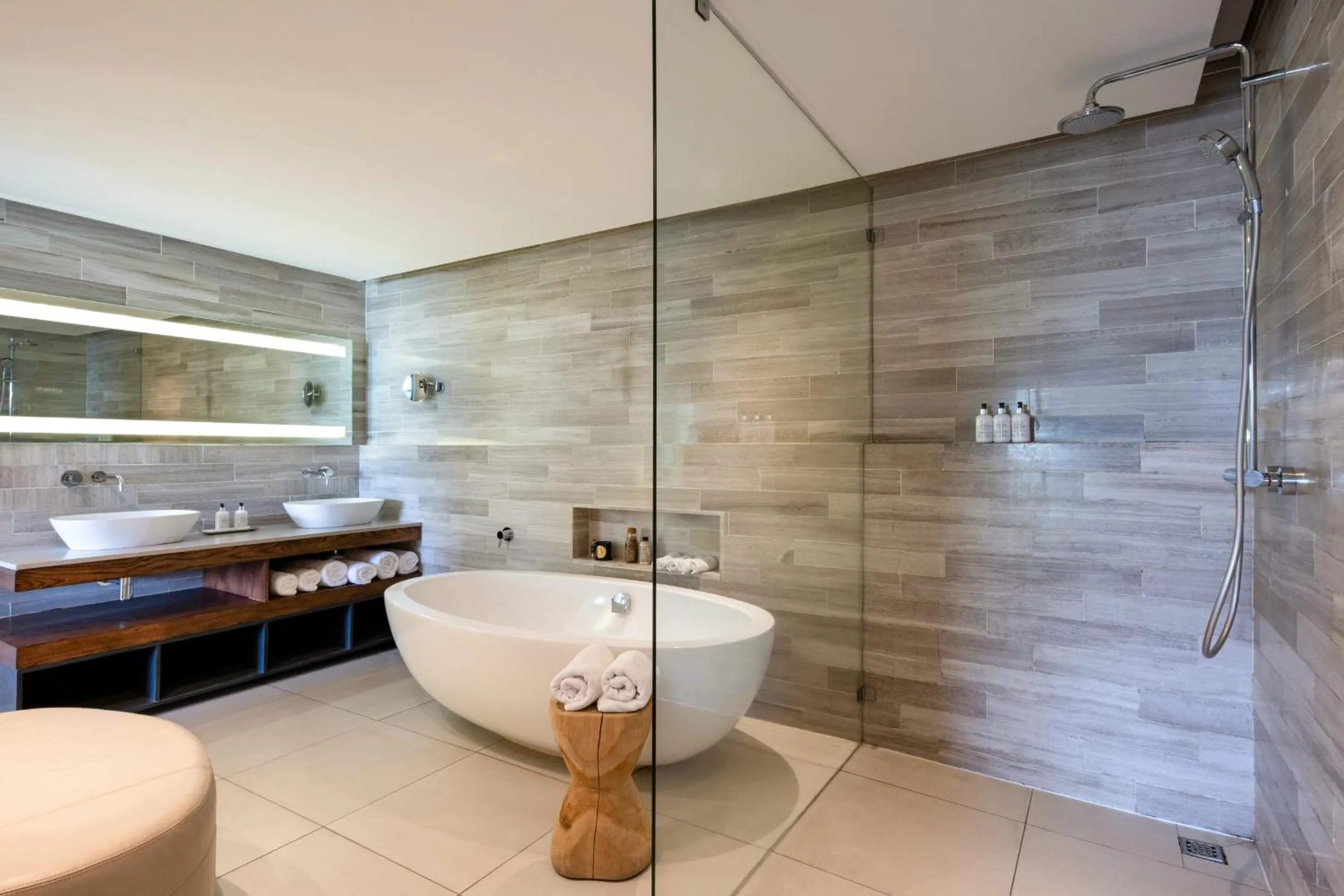 Shower in Mont Rochelle Hotel and Vineyard