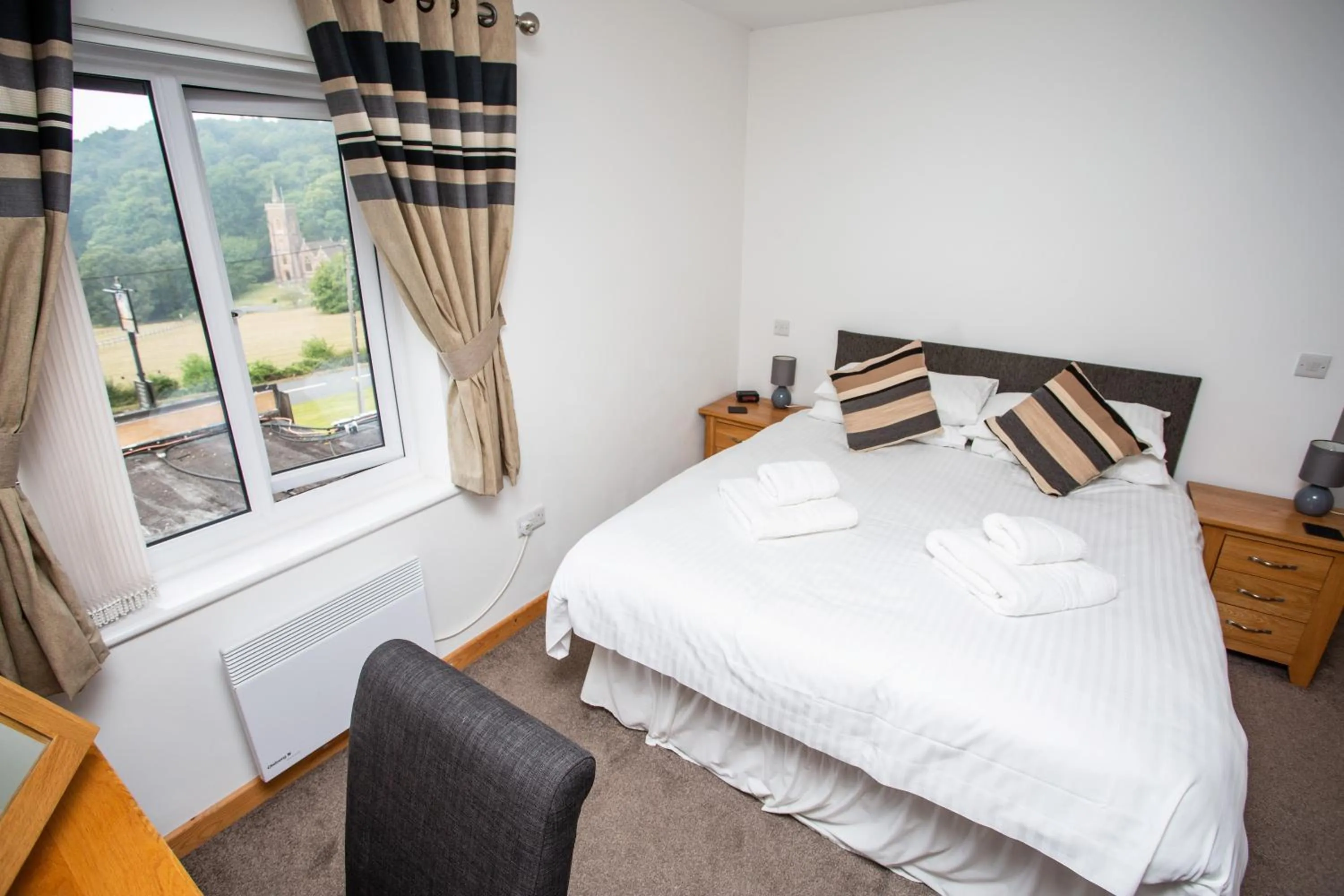 Bedroom, Bed in The Windmill Inn