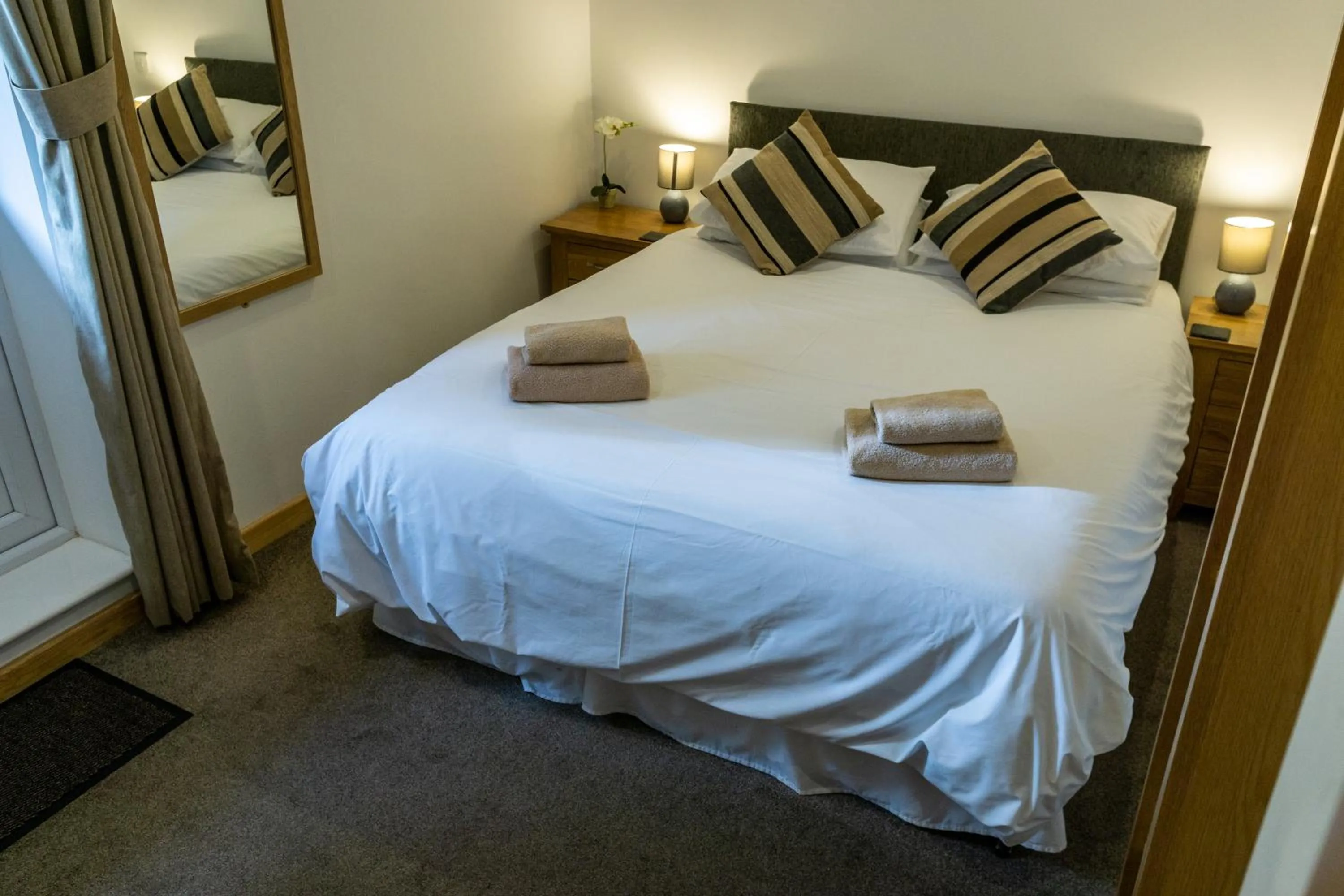 Bedroom, Bed in The Windmill Inn