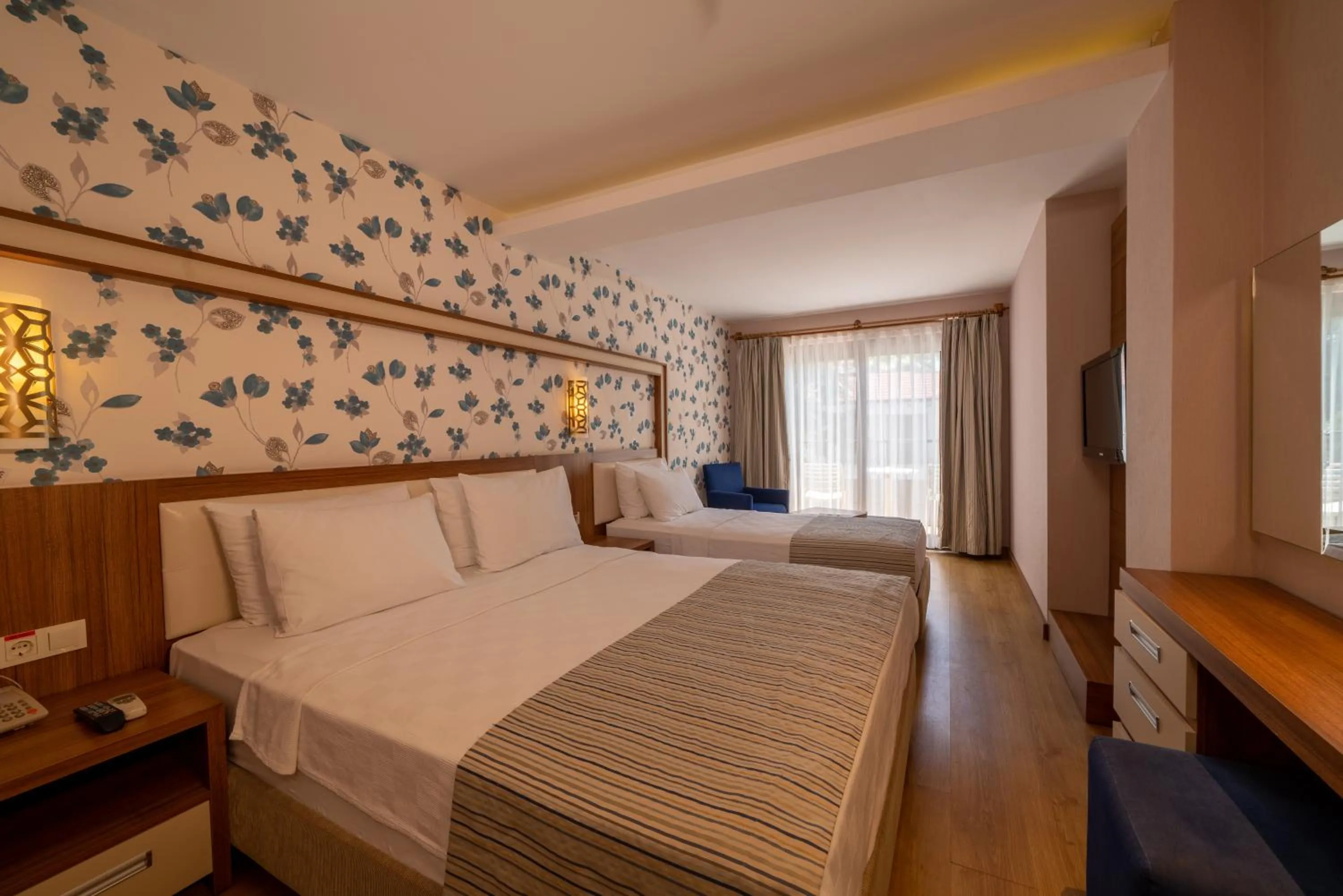 Photo of the whole room, Bed in Sundia By Liberty Oludeniz