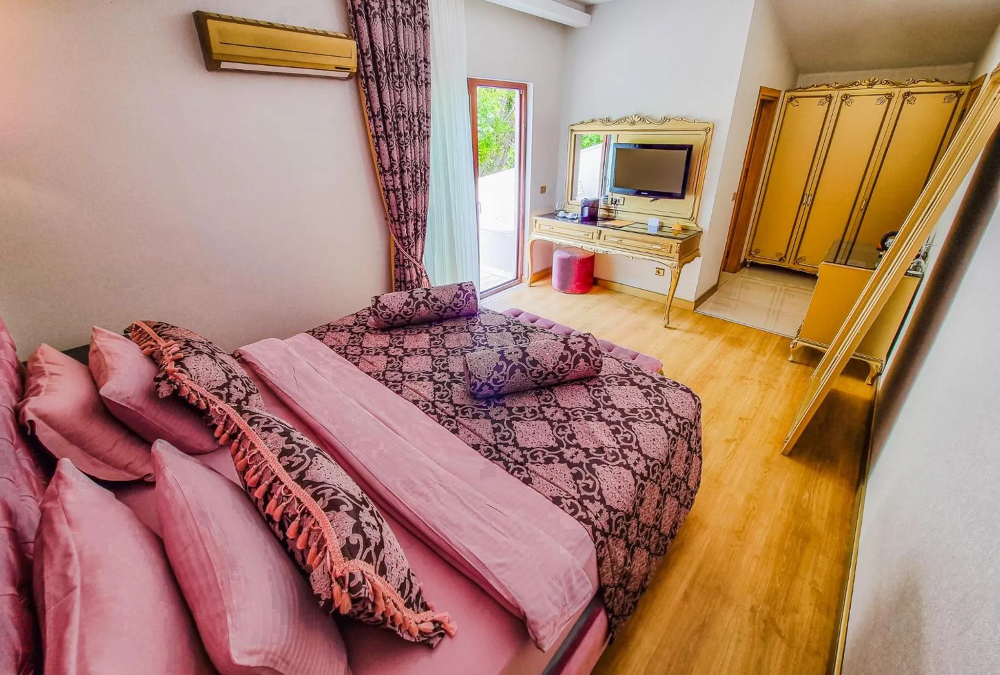 Photo of the whole room, Bed in Sundia By Liberty Oludeniz